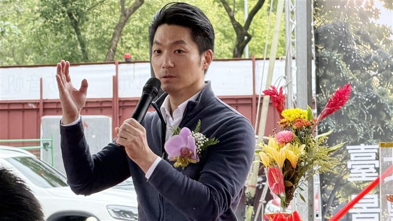 蔣萬安只簽TVBS辯論　作家：其實蠻笨的