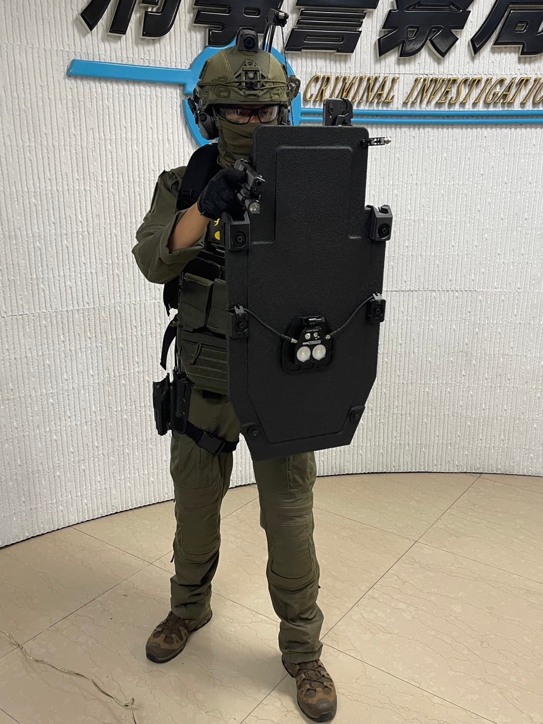 愛爾麗集團捐贈「美國Ballistic Shield防彈盾牌。(警方提供)