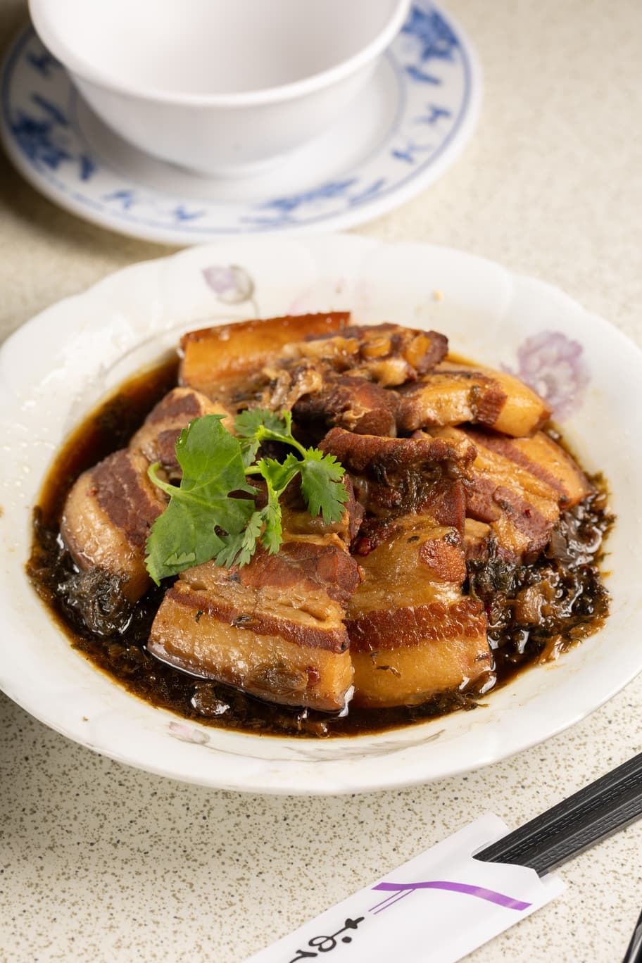 「梅干扣肉」鹹度剛好,十分下飯。(220元/小份)