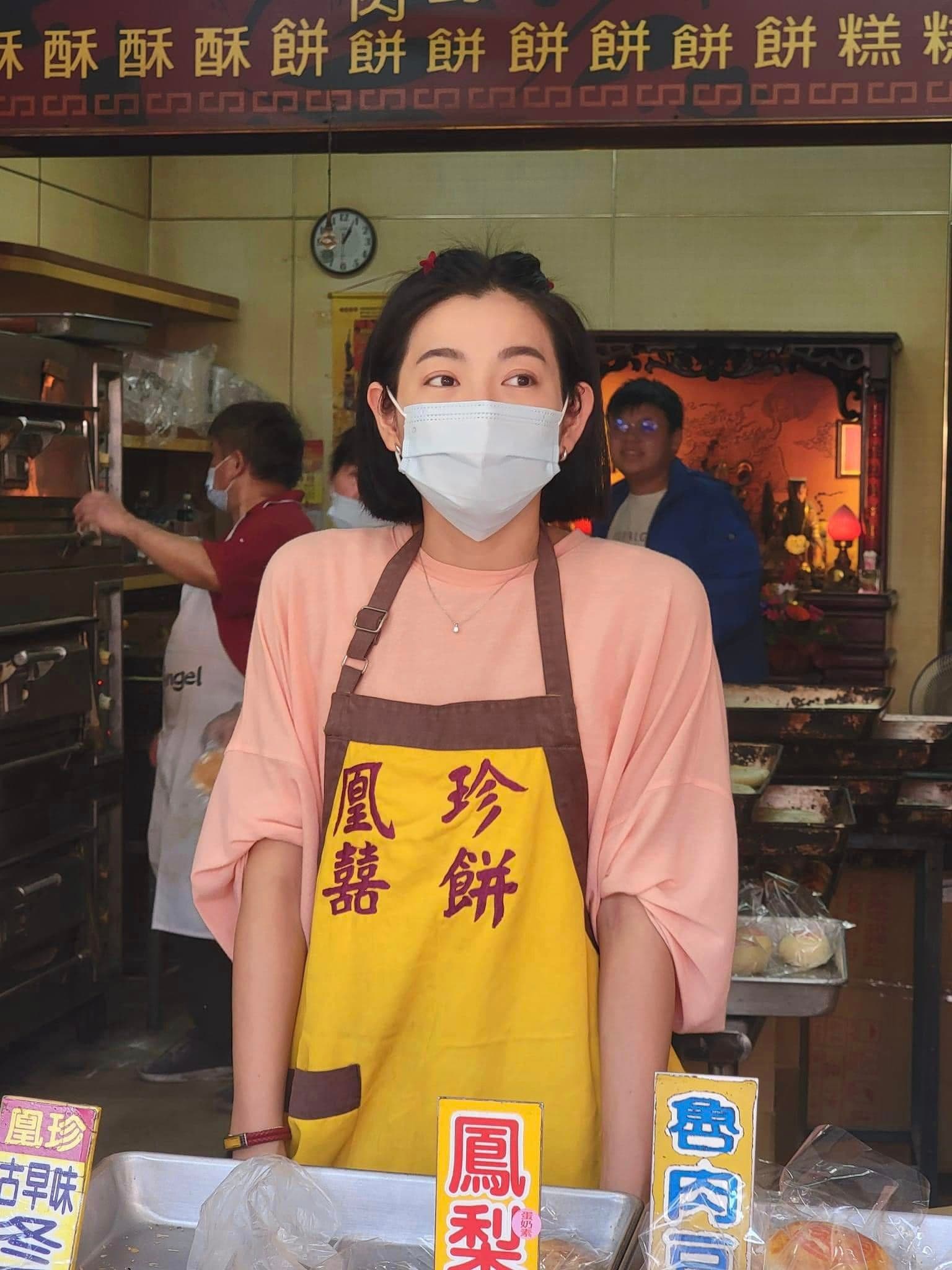 米可白分享自己剛開工還在過年鹿港賣餅的思維中。(翻攝自米可白臉書)