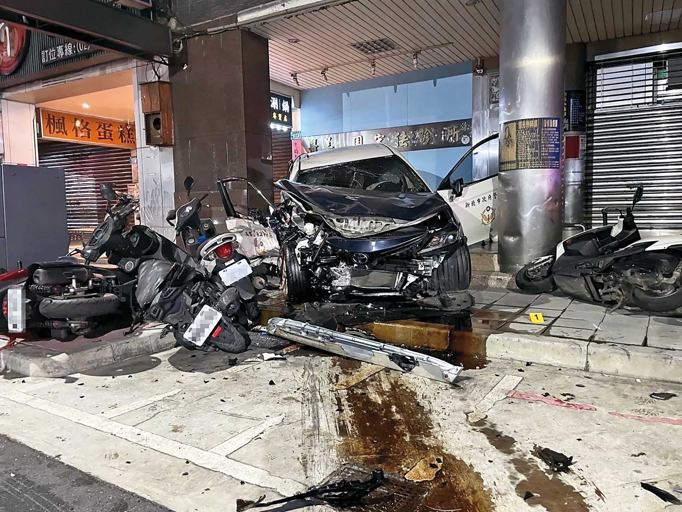 2024年7月,新北三重黃姓男子毒駕衝撞正在停等紅燈的警車,造成1員警殉職、4人受傷慘劇。(警方提供)