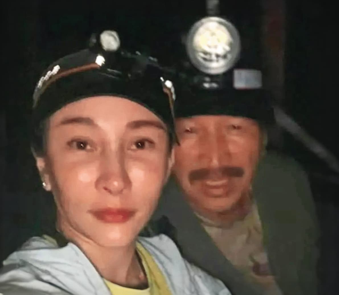 温嵐父親(右)因肺癌於去年底過世,讓温嵐(左)悲傷不已。