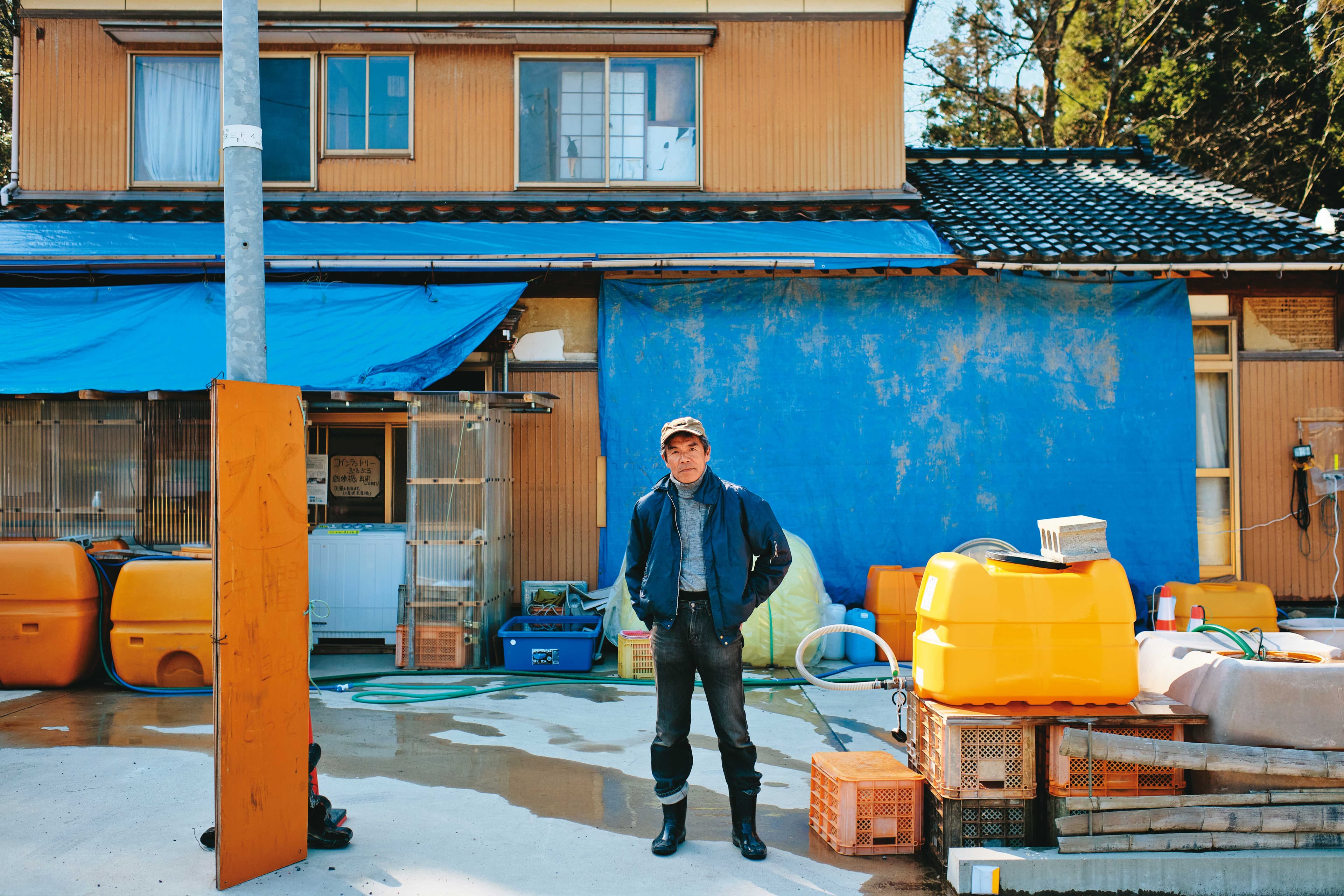 小谷內毅是蘋果農,在珠洲出生長大,地震後他花了12小時從京都返家,甚至闖入封閉的路段, 只為確認家中房屋及果園狀況。