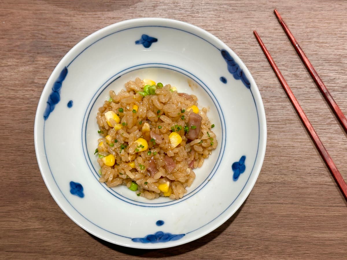 「釜飯」米粒飽滿黏滑,帶點茄汁酸味和醬油鹹香。