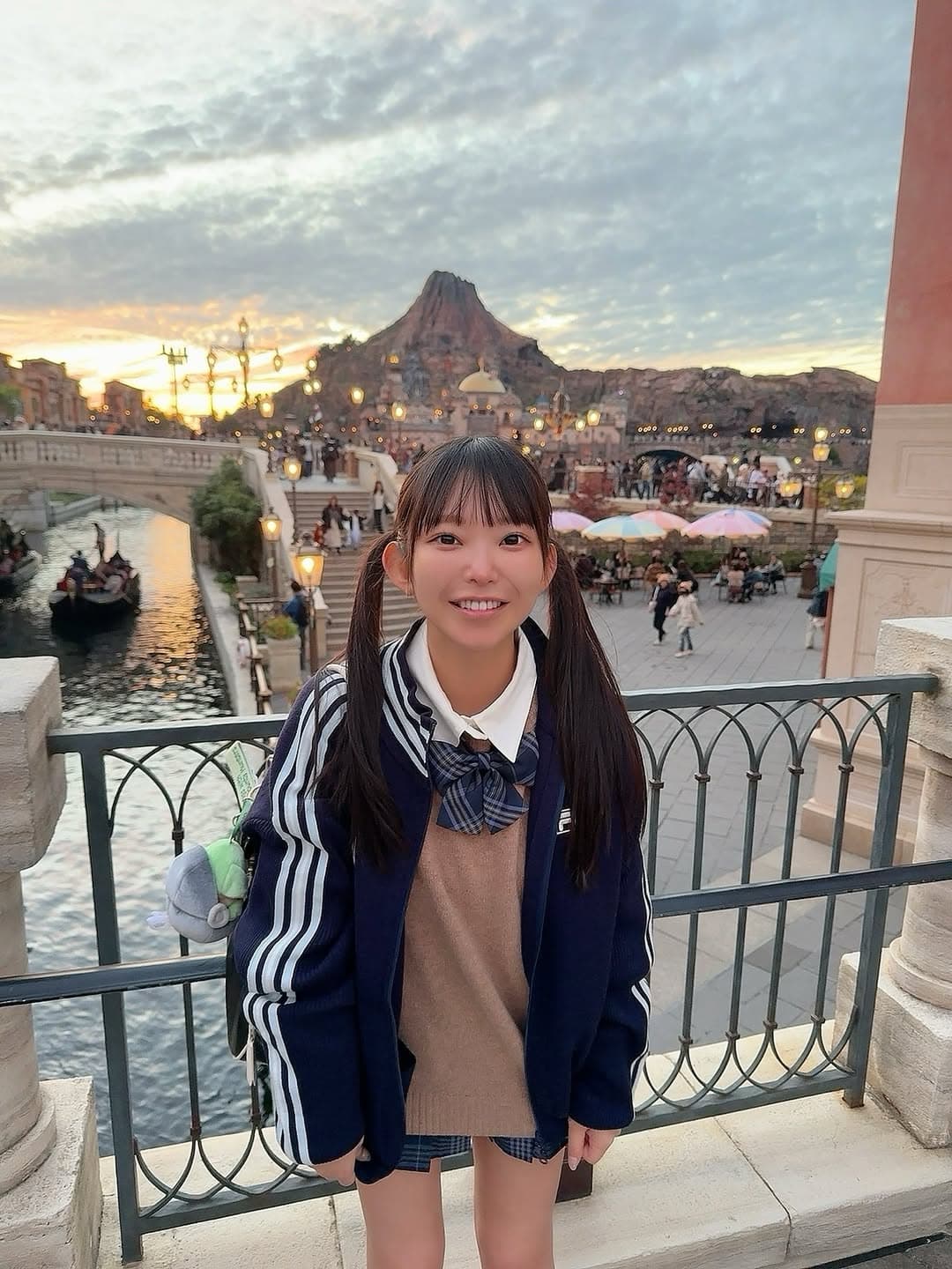 童顏的長澤茉里奈被鄉民封為「合法蘿莉」。（翻攝自Instagram @marinanagasawa1008）