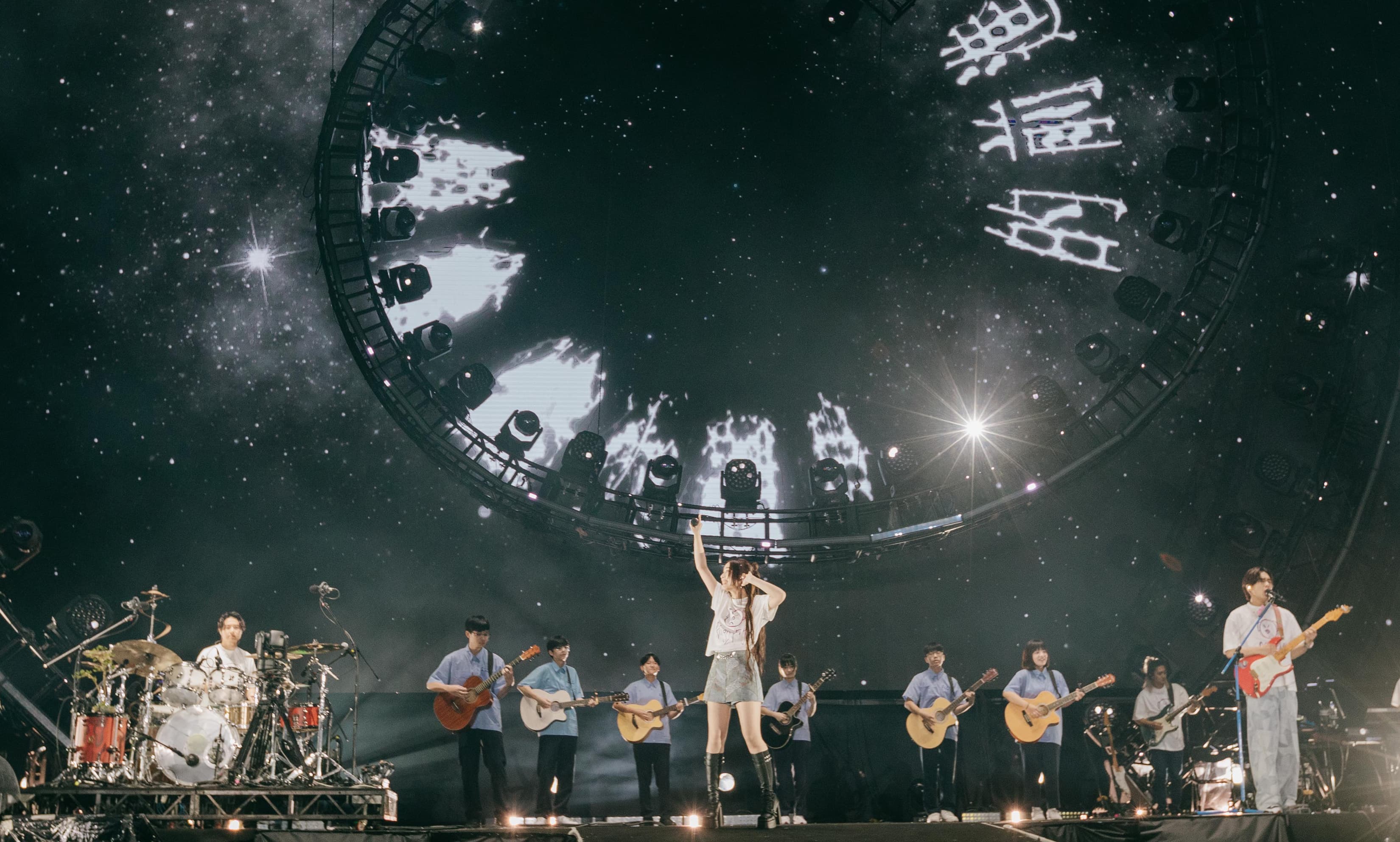 告五人連2日帶領學弟妹「披星戴月」傳承音樂追夢熱情。（相信音樂提供）