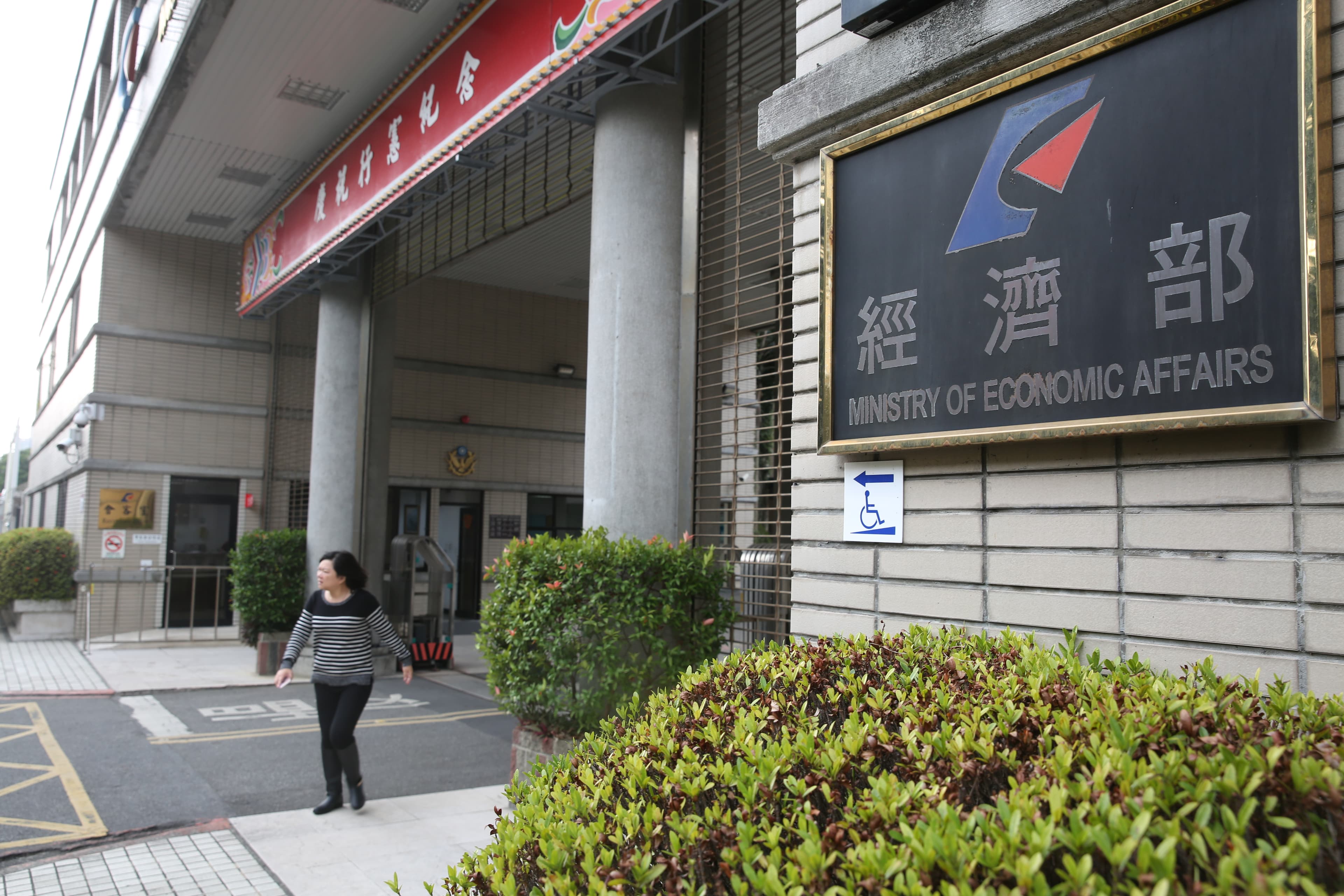 部分開發商表示,經濟部必須正視部分國產化項目價格高的離譜的問題。