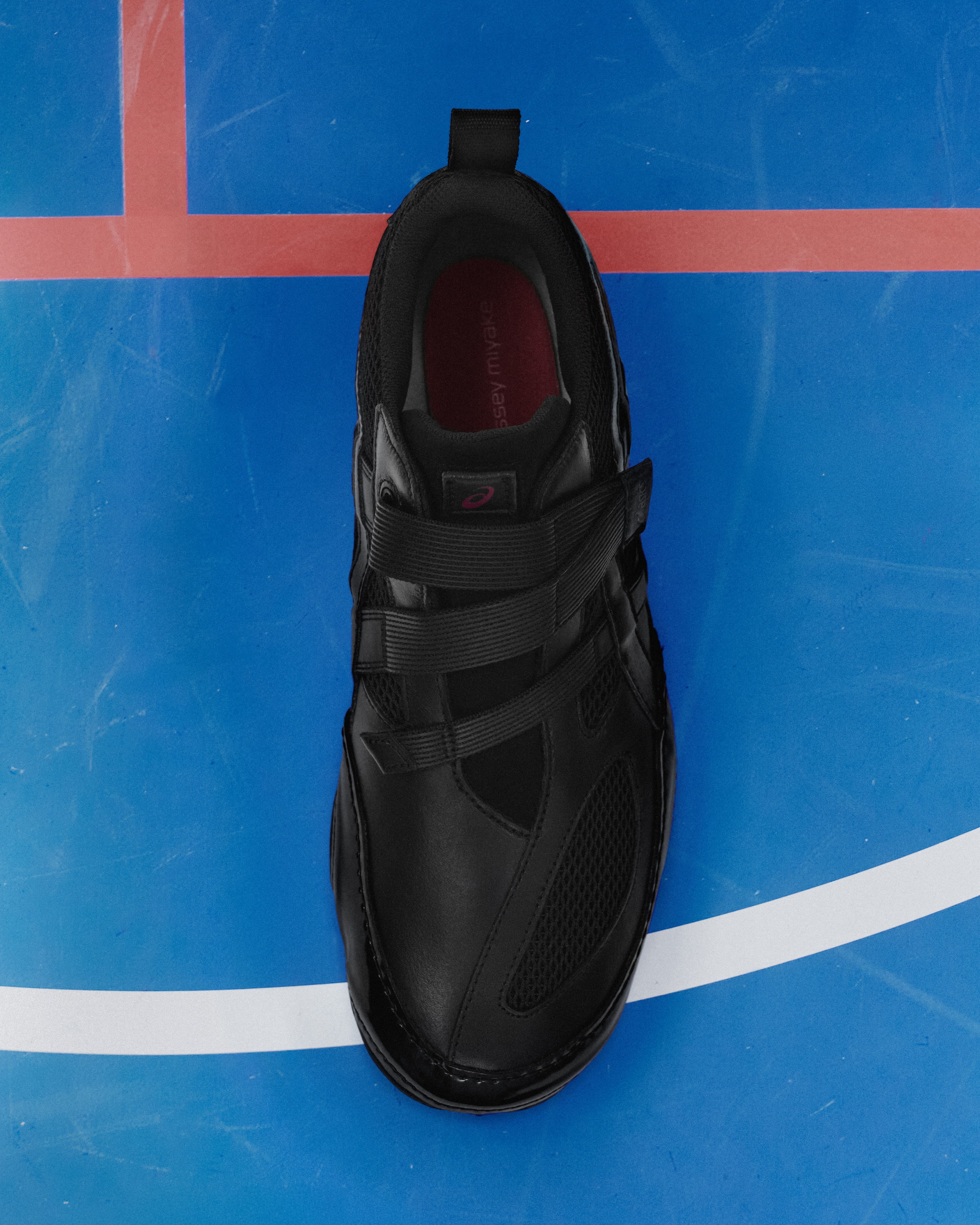 黑色ISSEY MIYAKE FOOT，NT$8,280。（君梵提供）