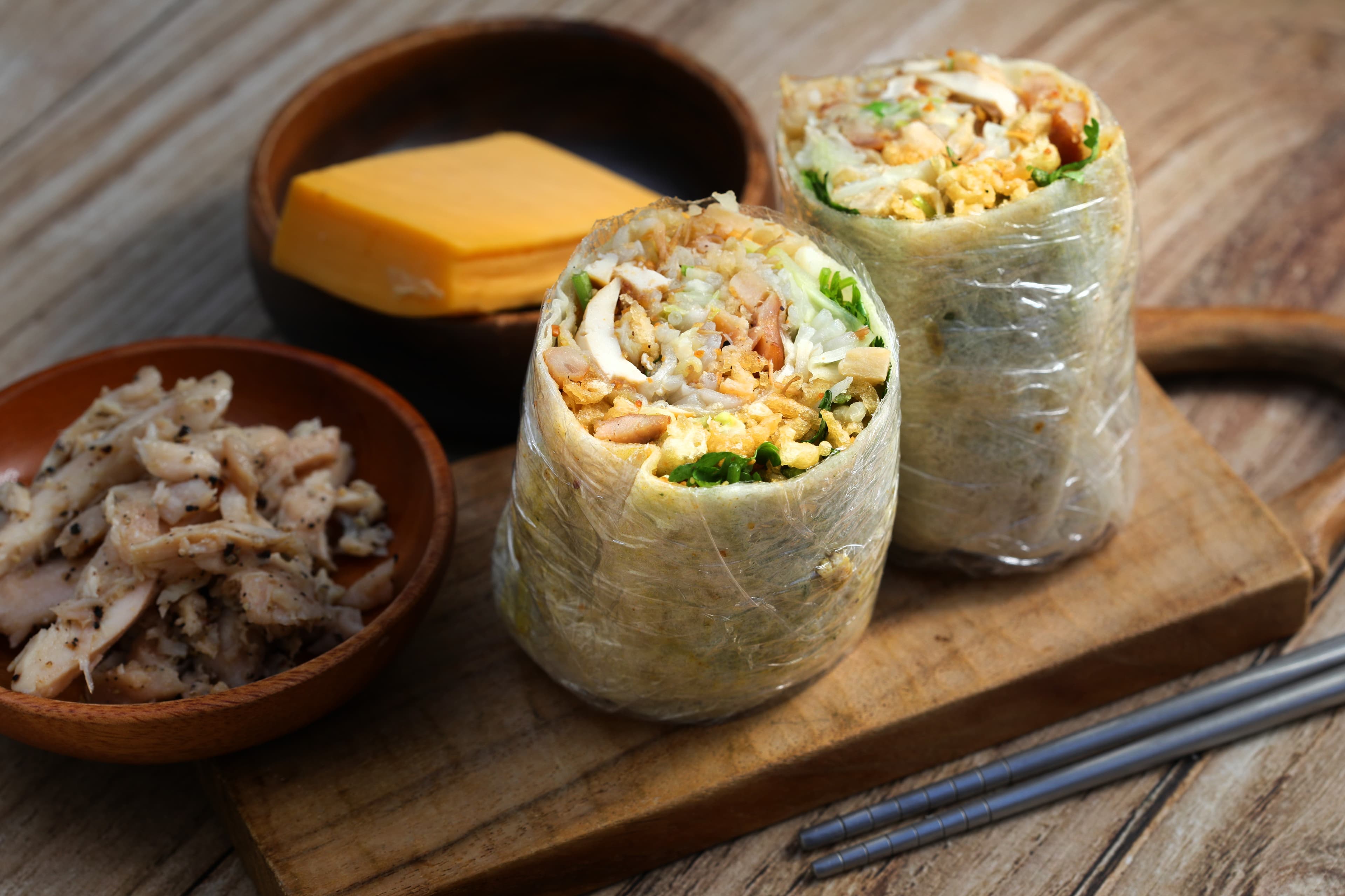 「燻雞起司」有烤雞燻香與起司的奶香味。(80元/個)