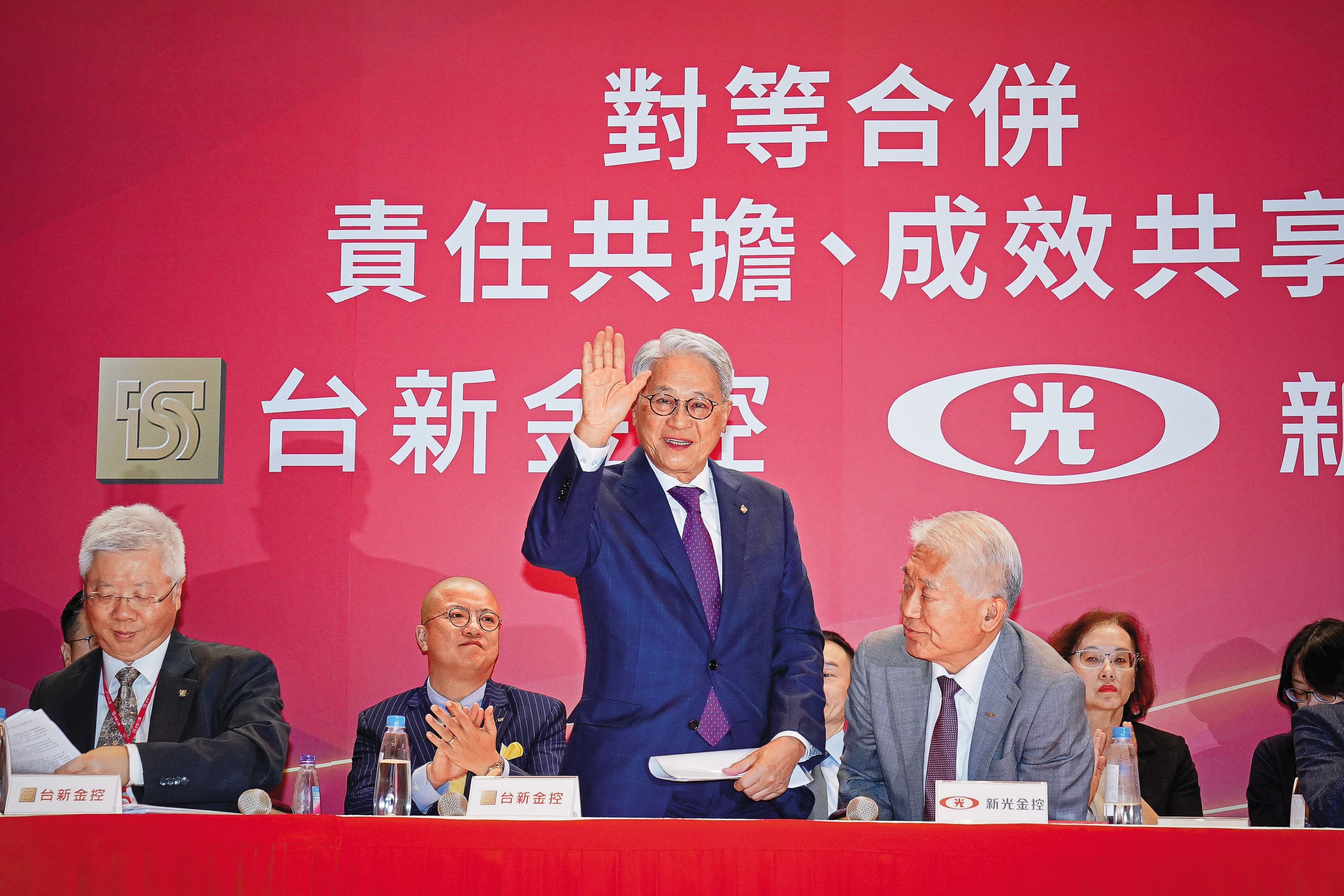 吳東亮成功促成新新併,但誰是真正大股東,成為吳家兄弟戰場。
