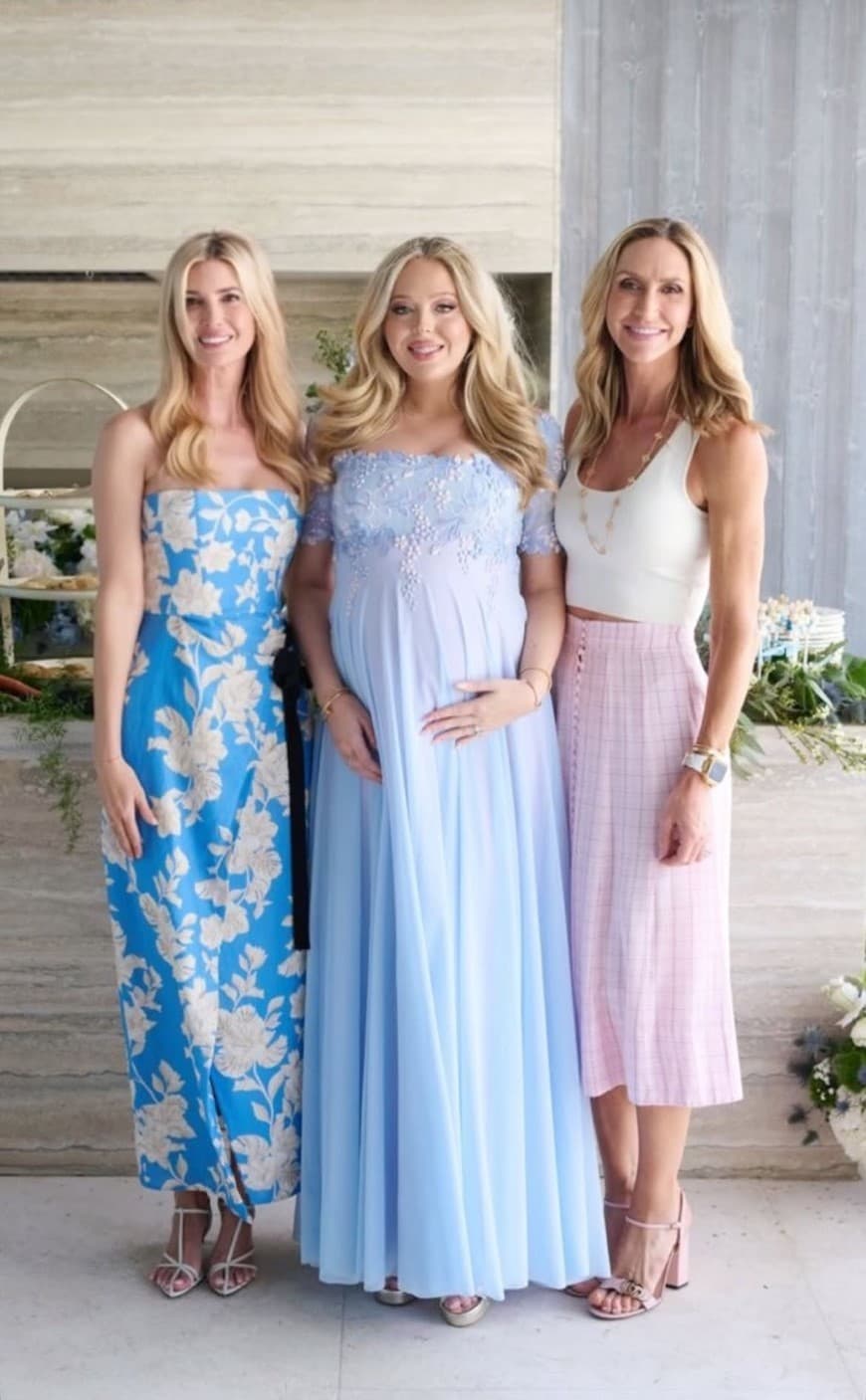 伊凡卡(左起)、蒂芬妮、拉拉齊聚產前派對。(翻攝ivankatrump IG)