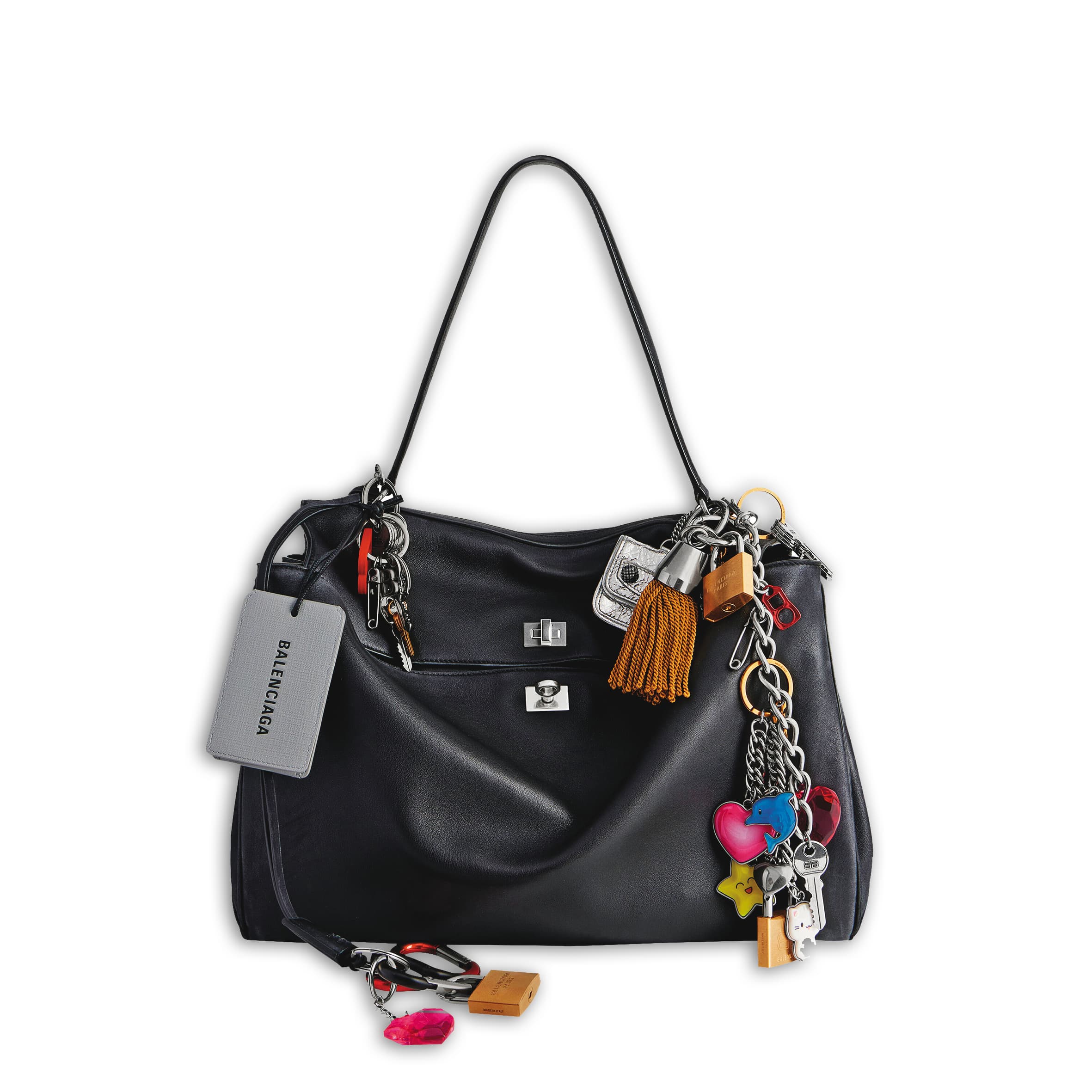BALENCIAGA Rodeo上的可愛吊飾,讓人好想跪求單獨販售。NT$329,000(BALENCIAGA提供)