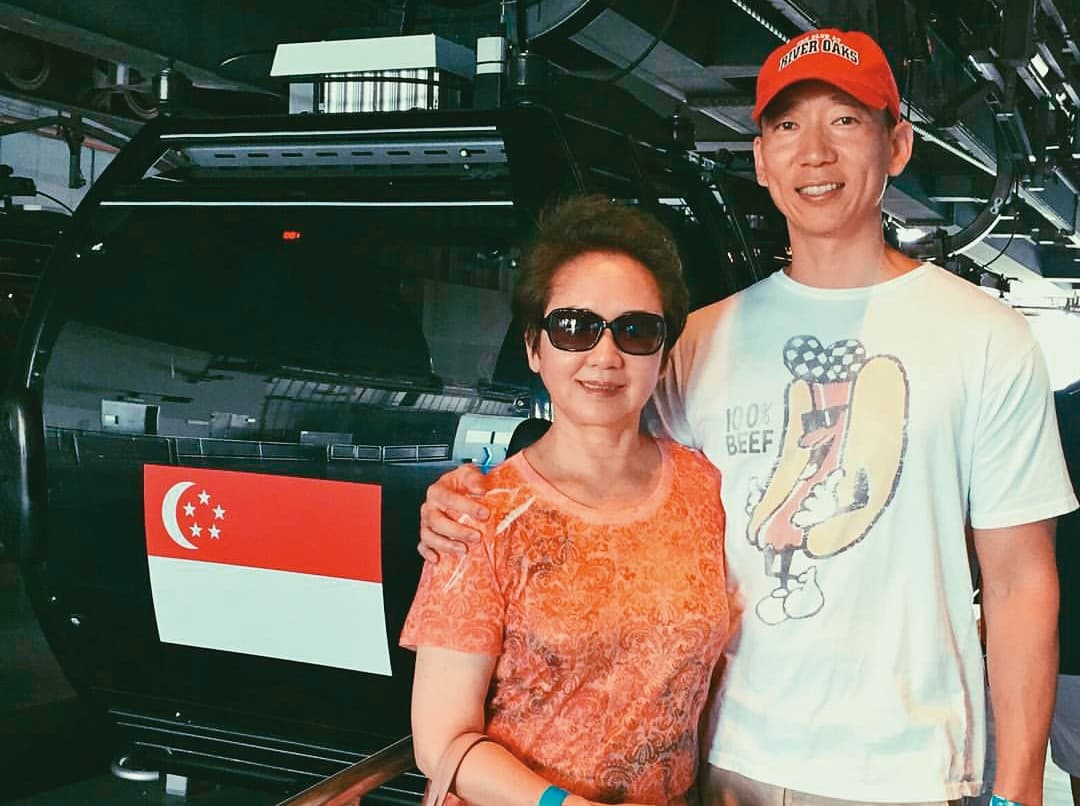 Tony(右)曾在IG上公開自己親生媽媽(左)的照片,根據過往報導顯示她姓高。(翻攝自arhsieh IG)