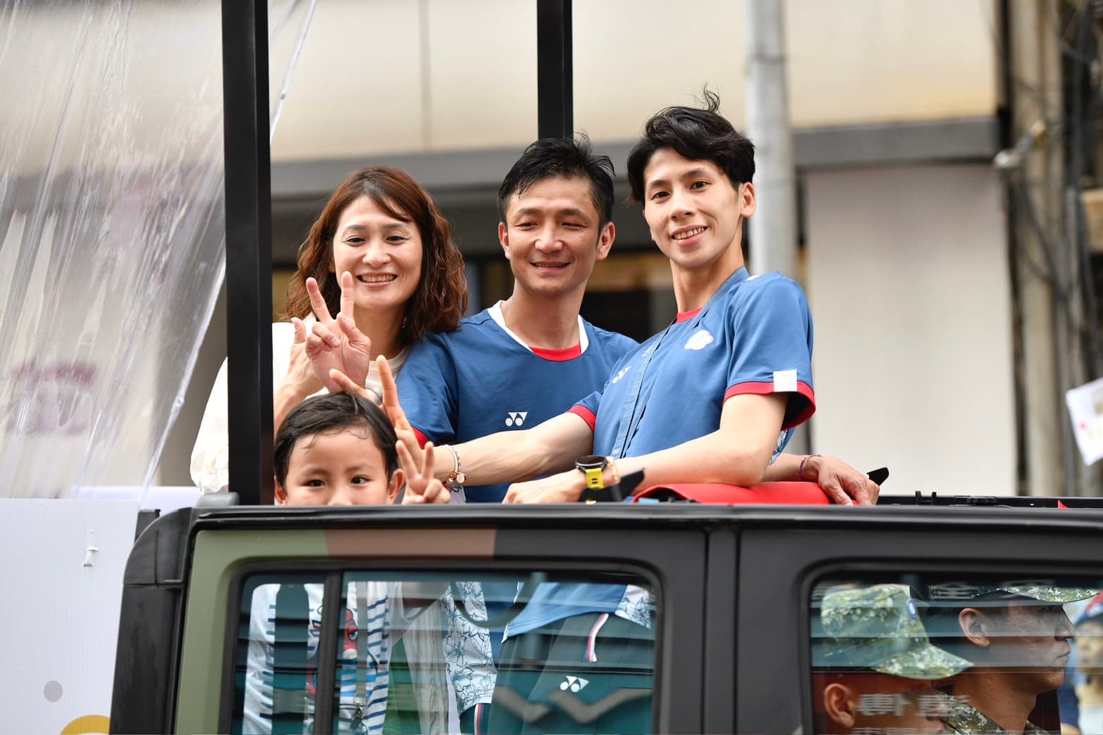 林郁婷和教練曾自強合照。
