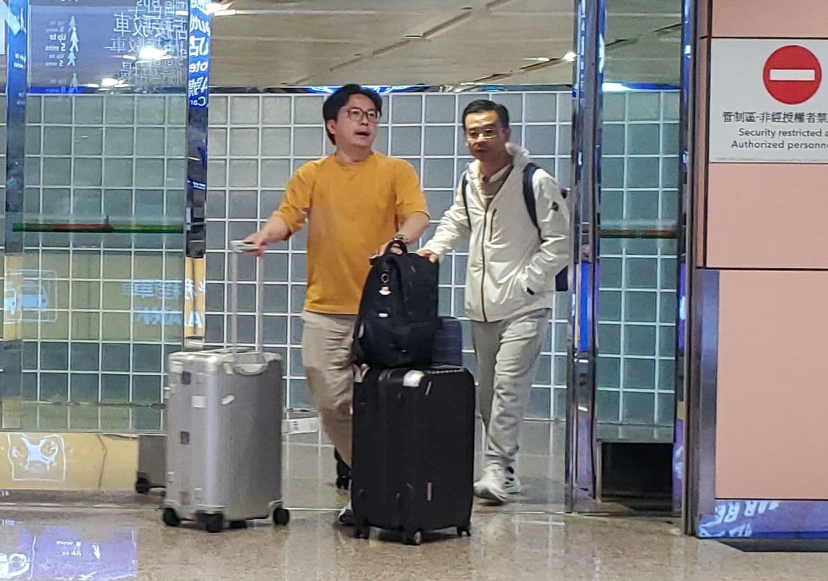 晶淨科技協理與環管署技正依原訂行程在29日返國。