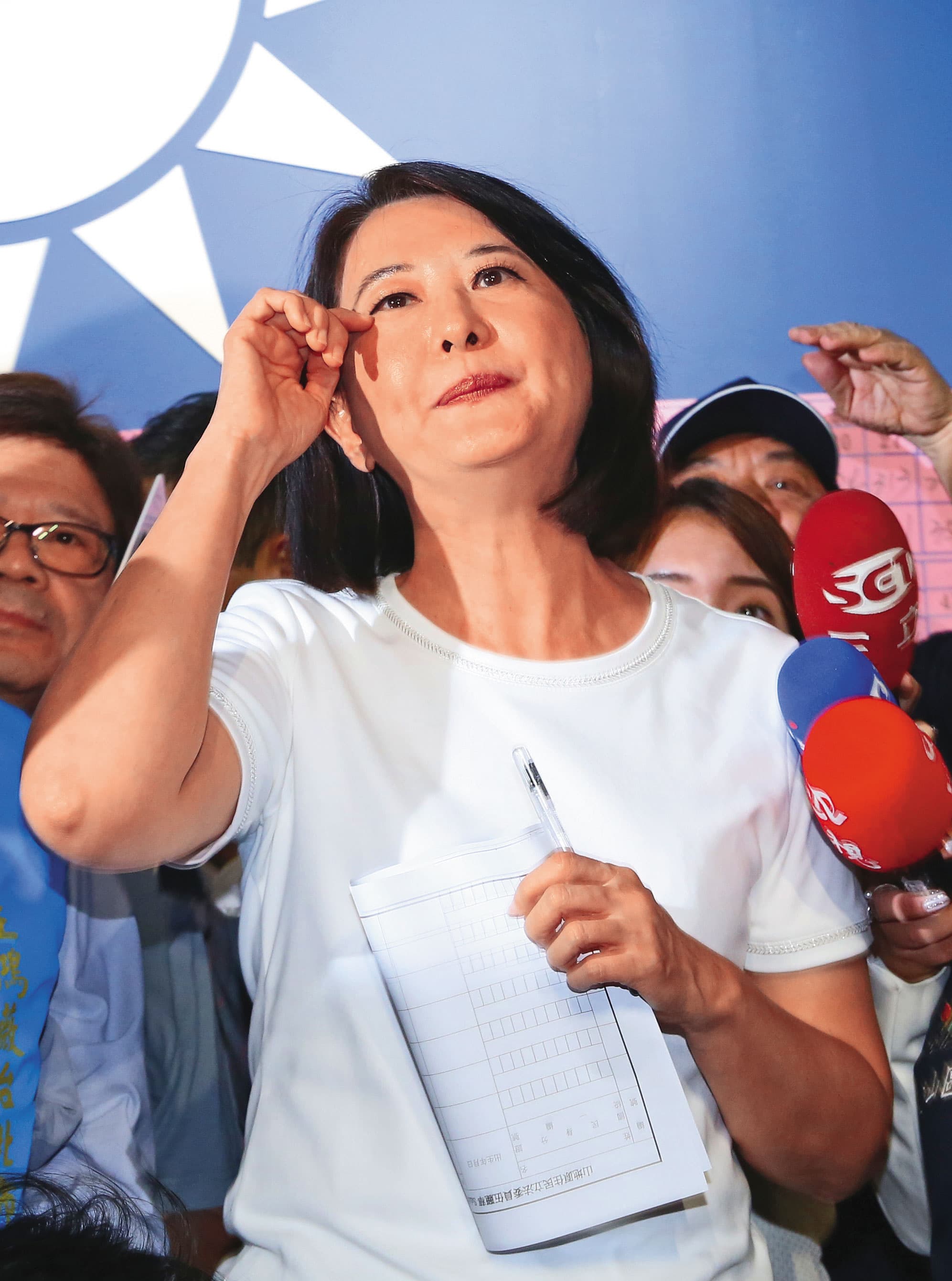 加上這次罷免,王鴻薇「3年選3次」都過關,躍升藍營女戰神。(鏡報董孟航)