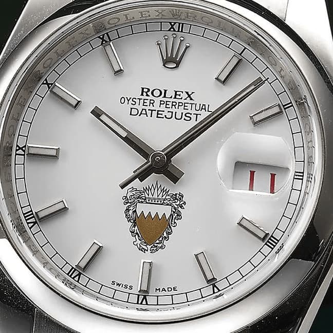 錶盤上印有巴林國王徽章的ROLEX Datejust 116200,年代約2008,應該是最後一批中東面勞力士之一。圖片來源:WatchBase.com。