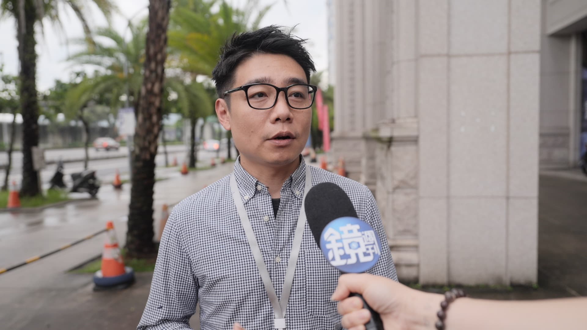 首購族鐘先生表示,淡江大橋縮短往返市區或是上快速道路的時間,省2、30分鐘真的差很多。