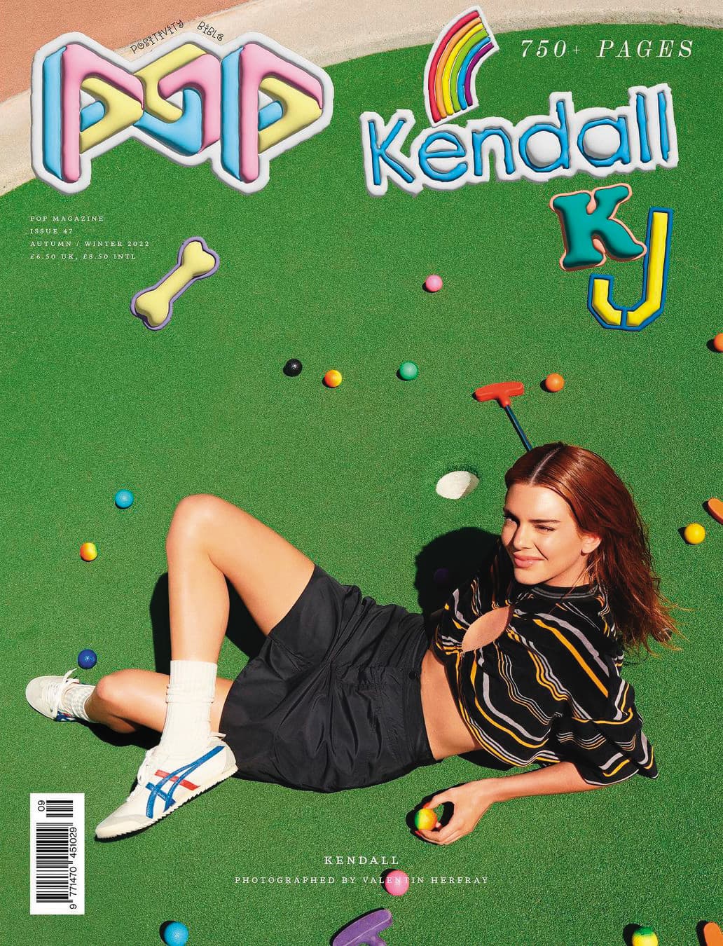 跟著Kendall Jenner入鏡的紅藍配色,是MEXICO 66最經典的配色。(翻攝自Kendall Jenner IG)