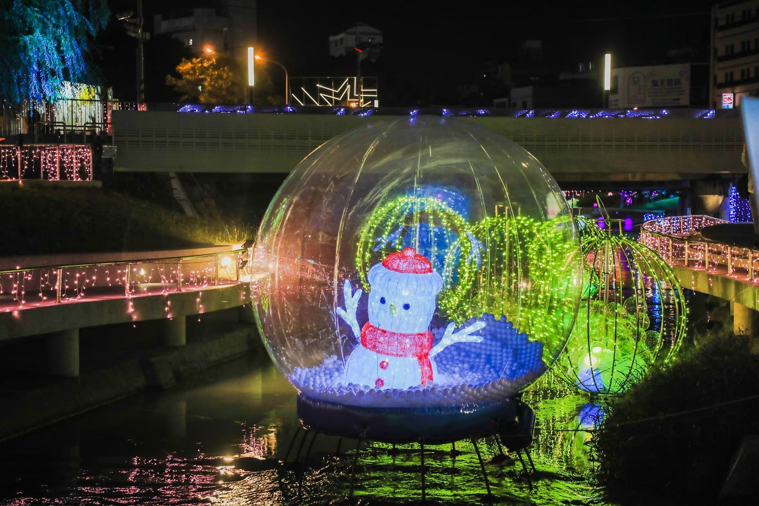 今年耶誕嘉年華12月15日至1月1日將於舊台中火車站前廣場、綠川及柳川水岸廊道登場。(台中市政府提供)