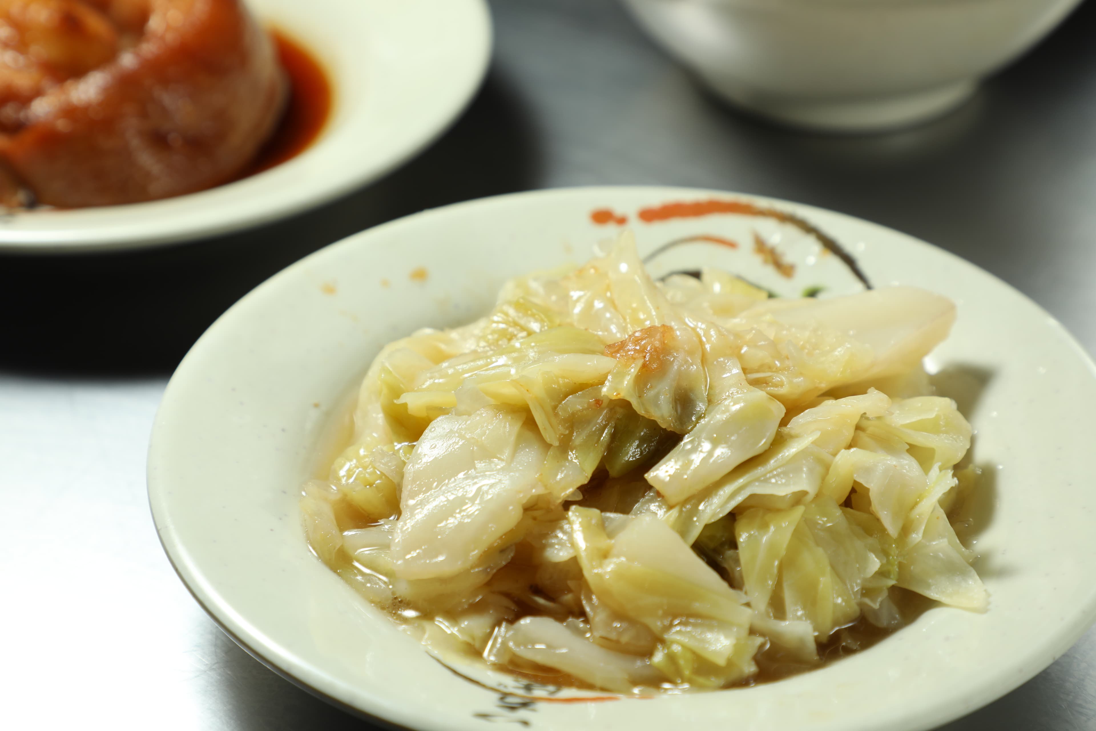「高麗菜」比較清爽,配爌肉飯剛好。(20元/份)