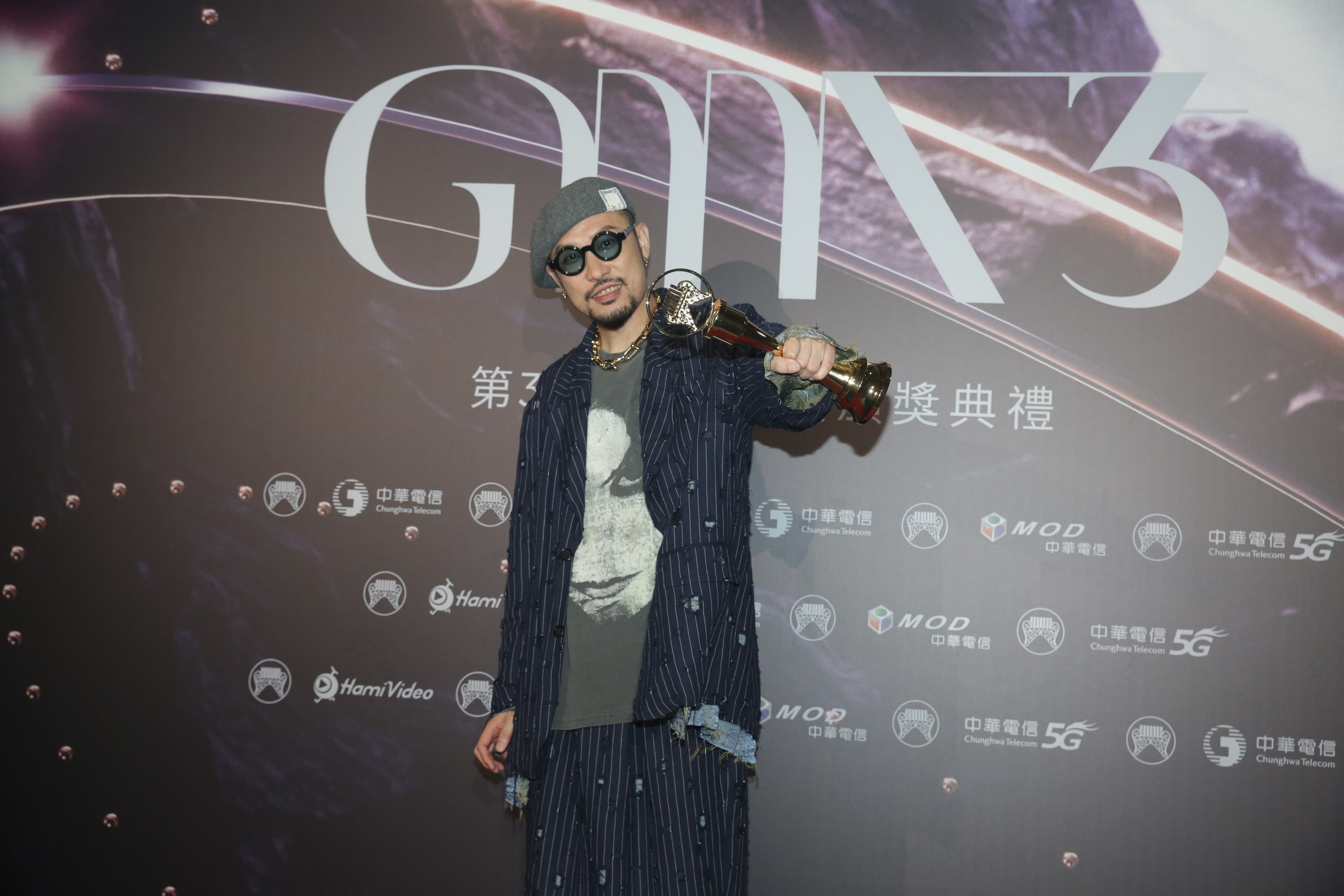 MC HotDog熱狗在金曲表演時碰上麥克風故障。