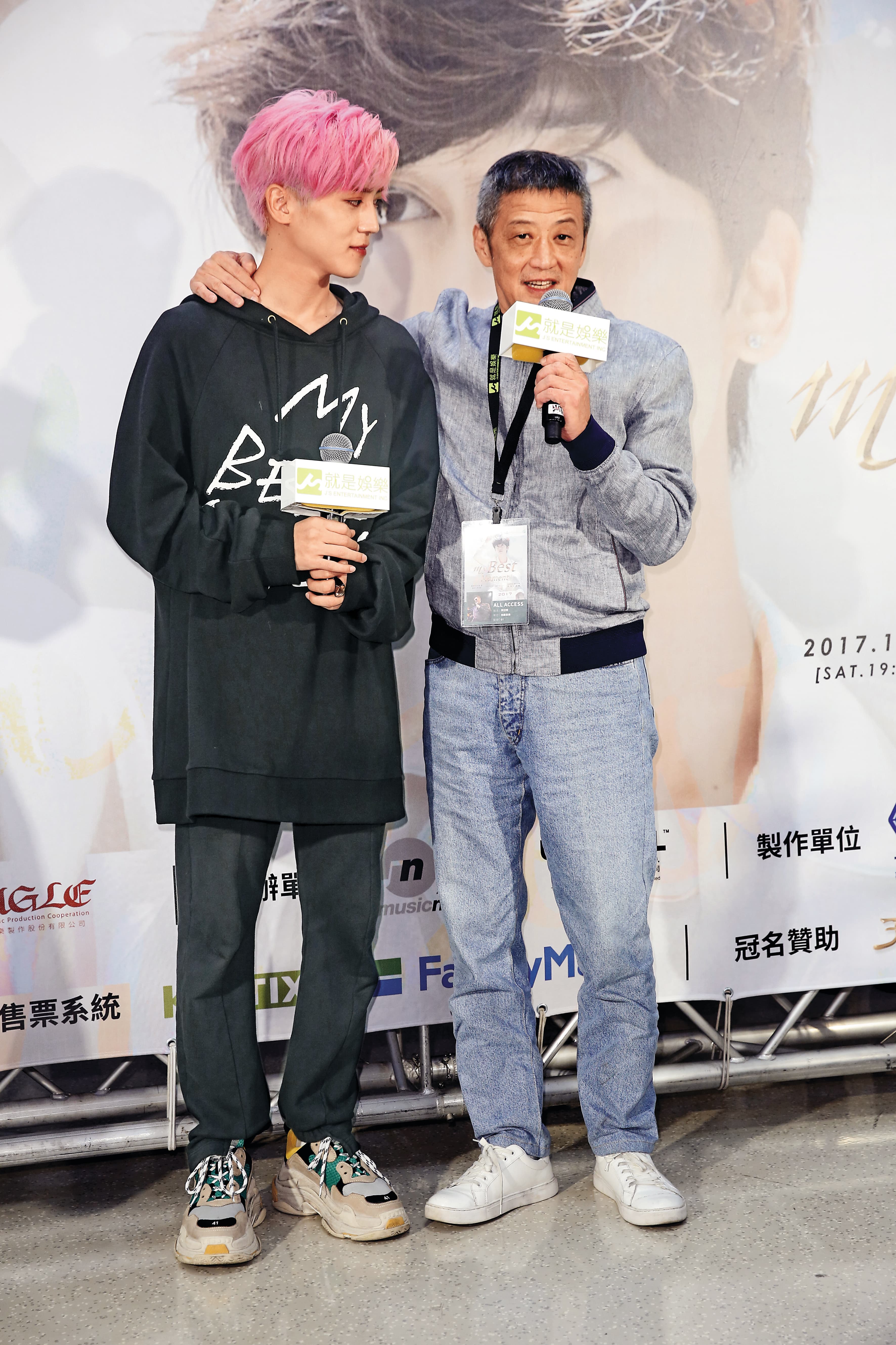 畢書盡(左)曾視李亞明(右)為親生父親,沒想到一離開他旗下,隨即遭翻臉提告。