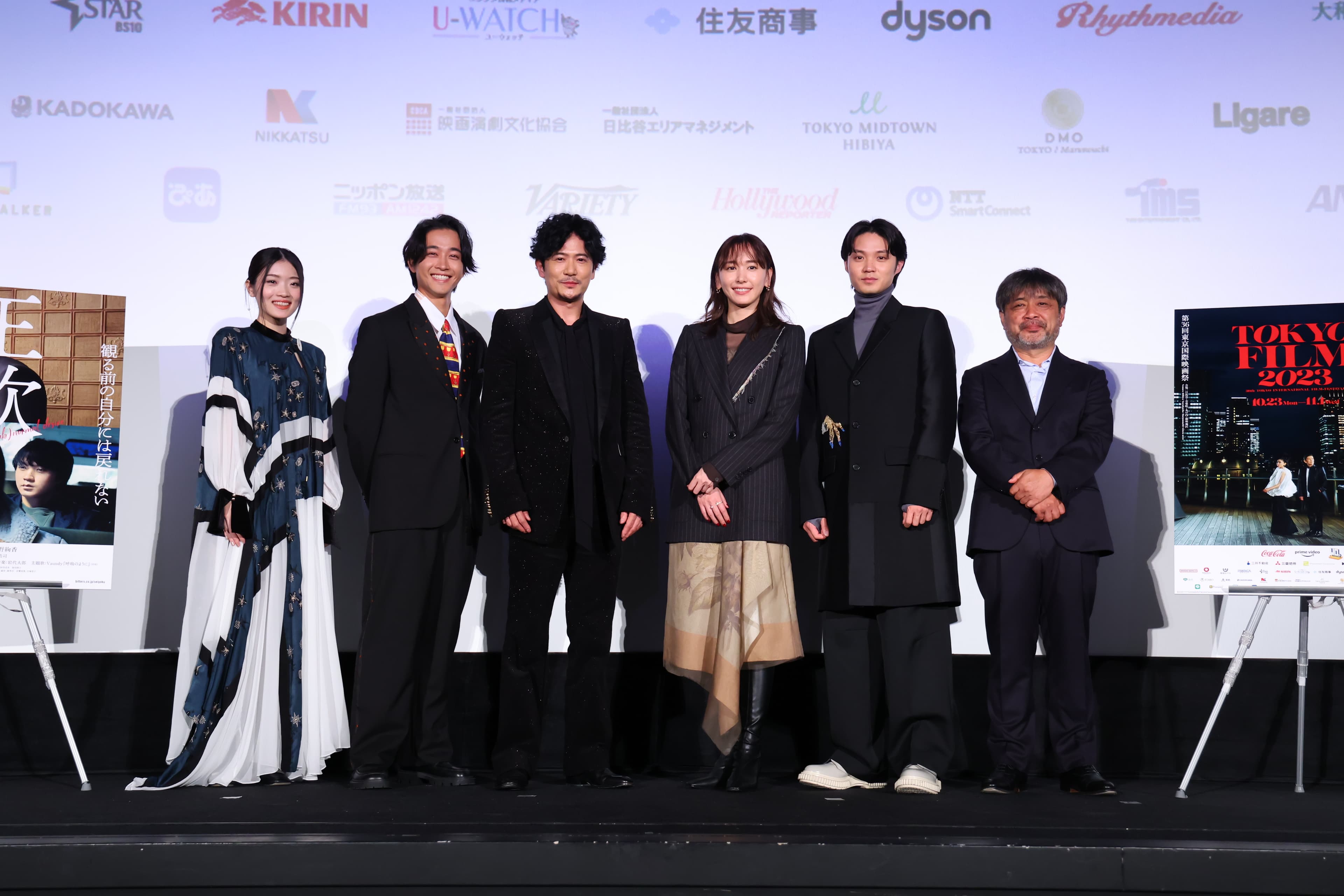 《（非）一般欲望》岸善幸導演（右）率演員東野絢香（左起）、佐藤寬太、稻垣吾郎、新垣結衣、磯村勇斗出席世界首映。（東京國際影展提供）