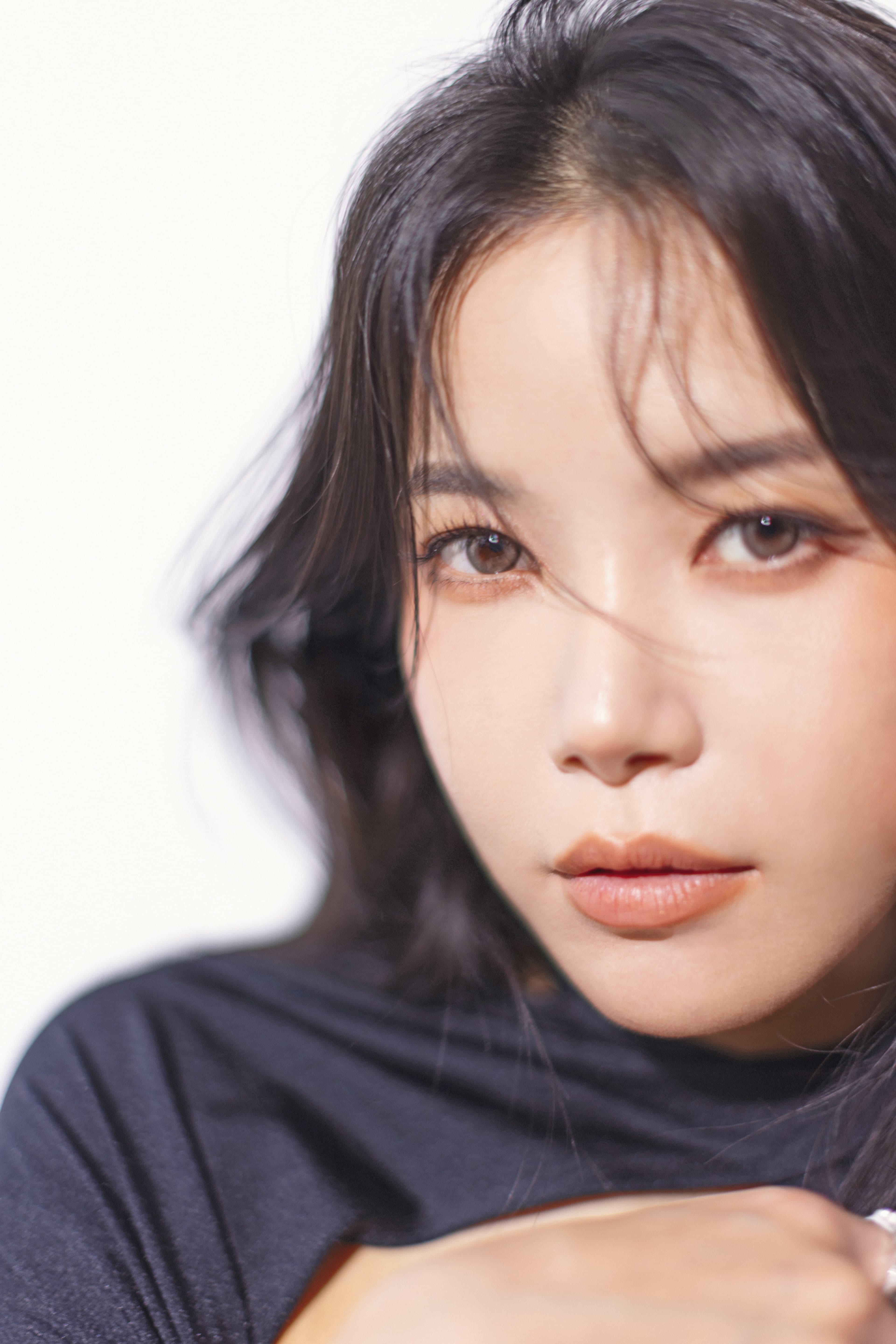 頌樂出身實力女團MAMAMOO, 她可高亢可渾厚的噪音,讓她在音樂上也可以進行許多挑戰。