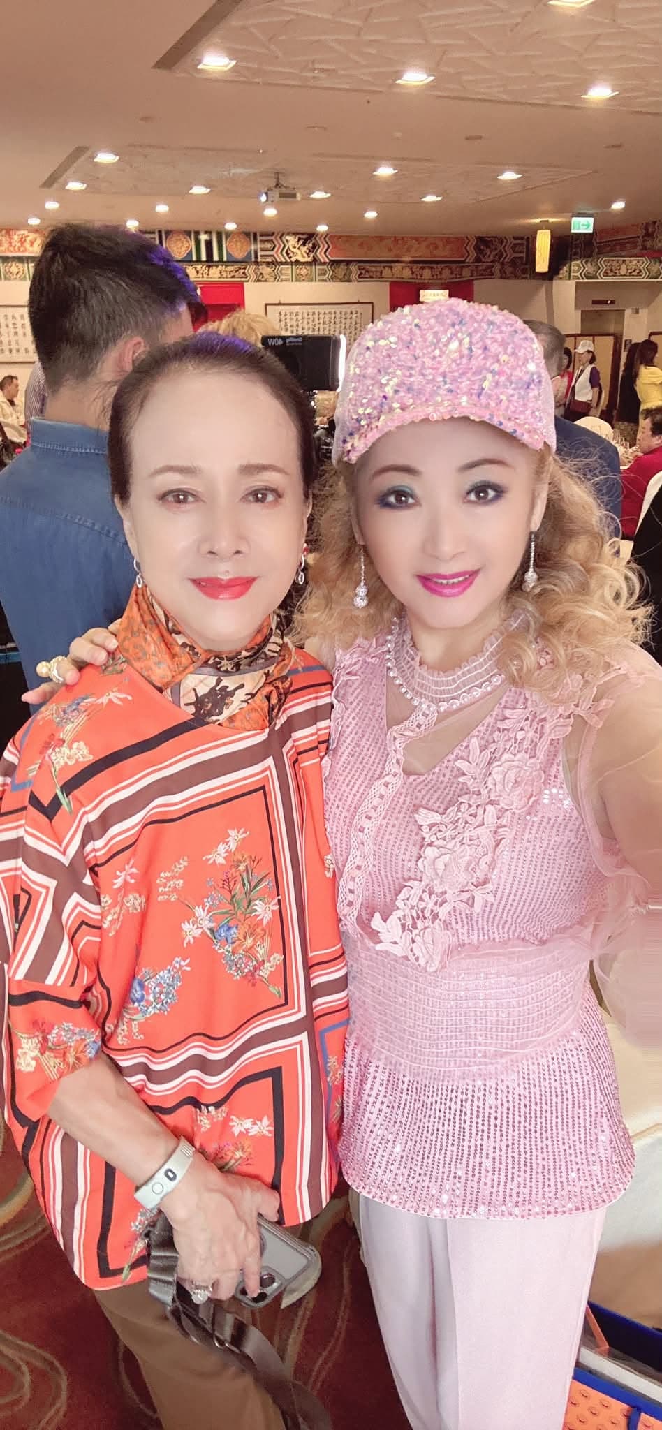 池秋美是歌星出身,不久前才和湯蘭花聚會,出席長輩壽宴。臉書