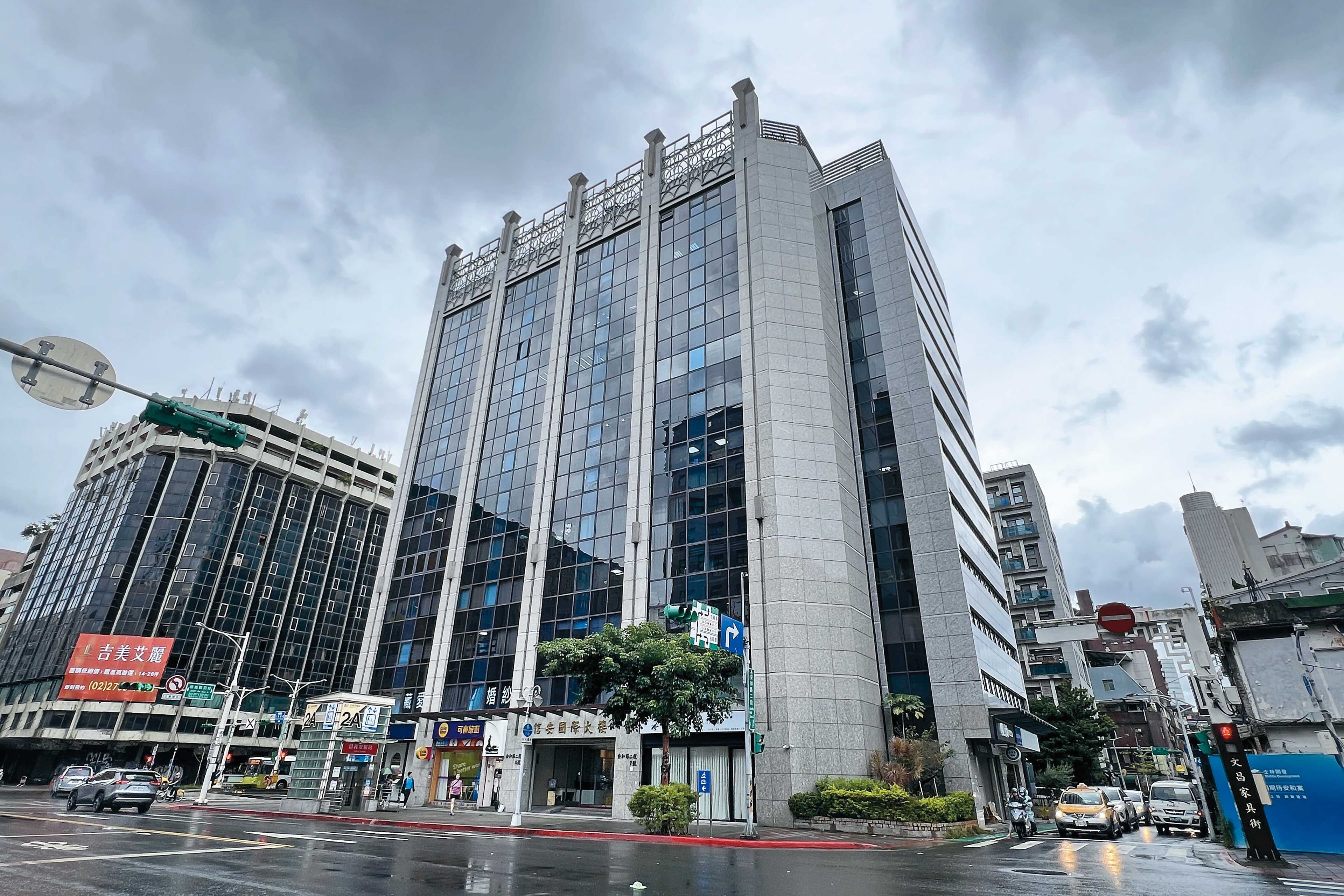凱思國際位在北市安和路二段商辦大樓，成為狗仔大本營。（鏡報李智為）
