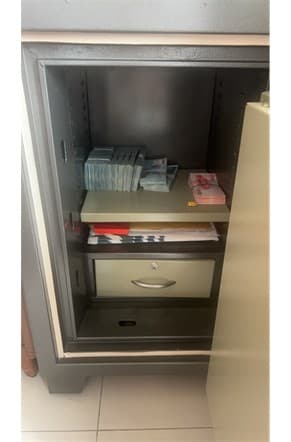 現場查獲大筆現金。(中檢提供)