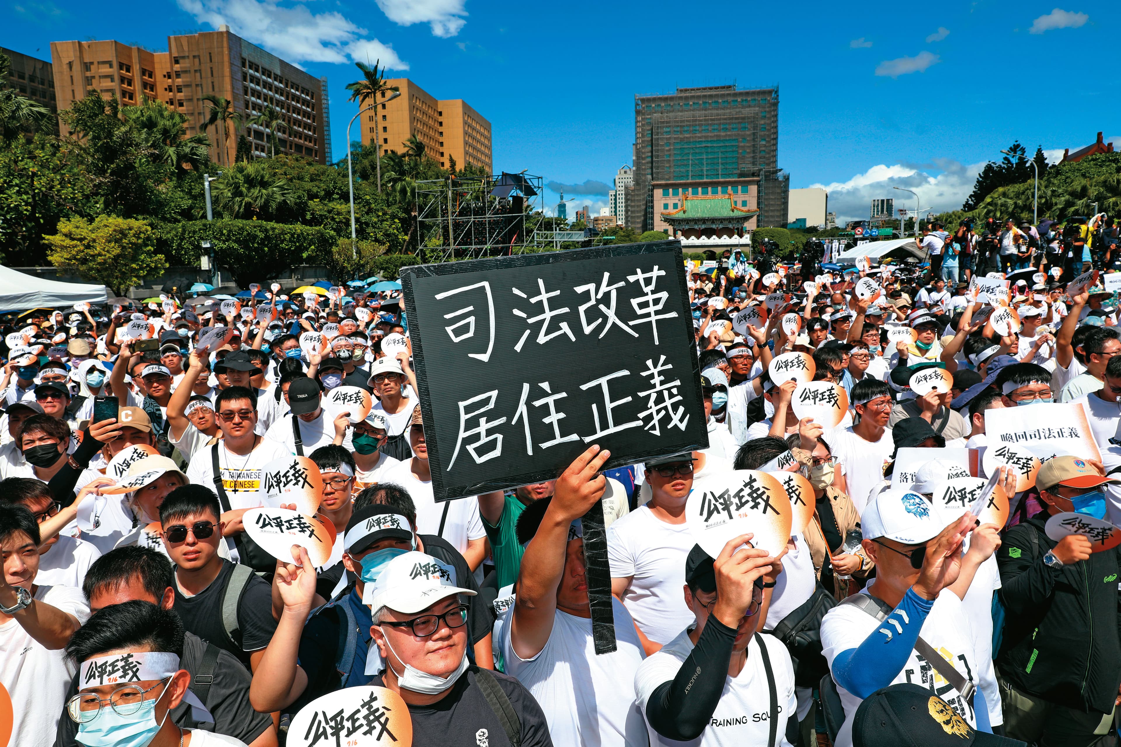 居住正義議題被視為民進黨執政燙手山芋,今年7月16日近萬人為此上街遊行。如今國民黨嘗試提出相關政策,拓展選票。