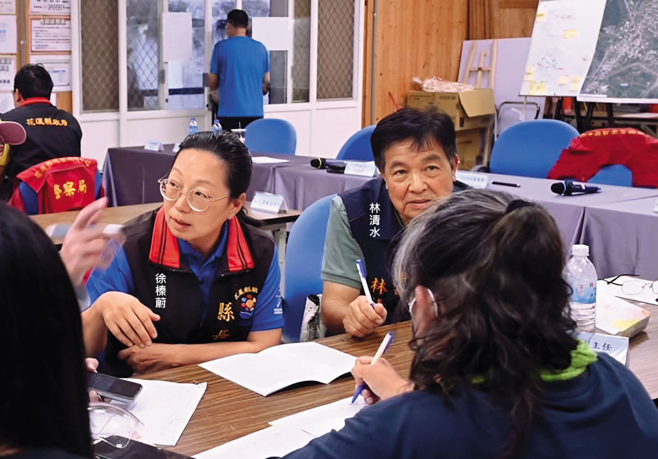 縣長徐榛蔚與光復長林清水肩負第一線撤離居民工作,如今面臨《災防法》究責。(翻攝徐榛蔚臉書)