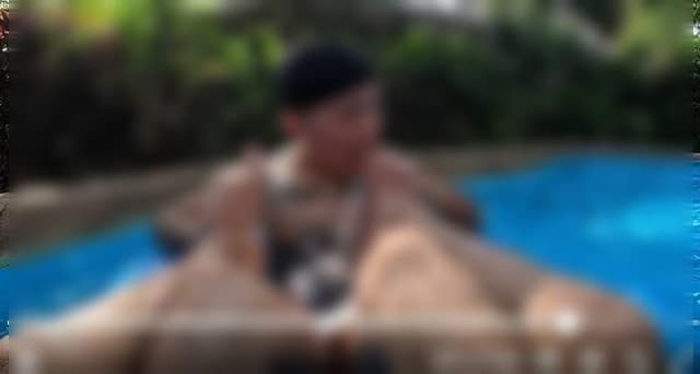 麗寶樂園表示，男子在漂漂河上以嘻鬧為主，並未涉及公然猥褻，但警方要查辦散佈影片的罪責。（翻自PTT）