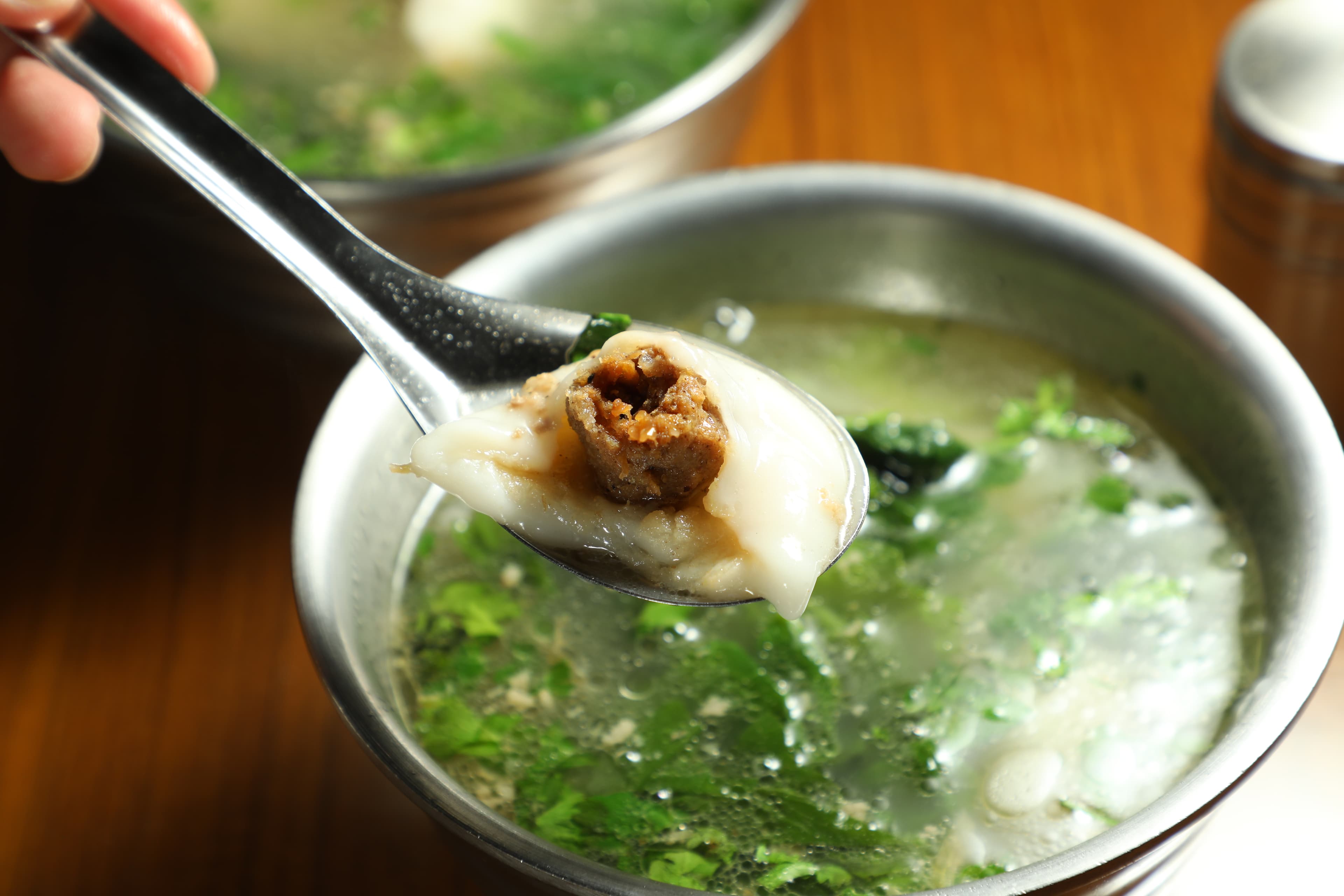 必點湯圓皮超薄、肉餡超鮮美的「招牌鮮肉湯圓」。(70元/份)