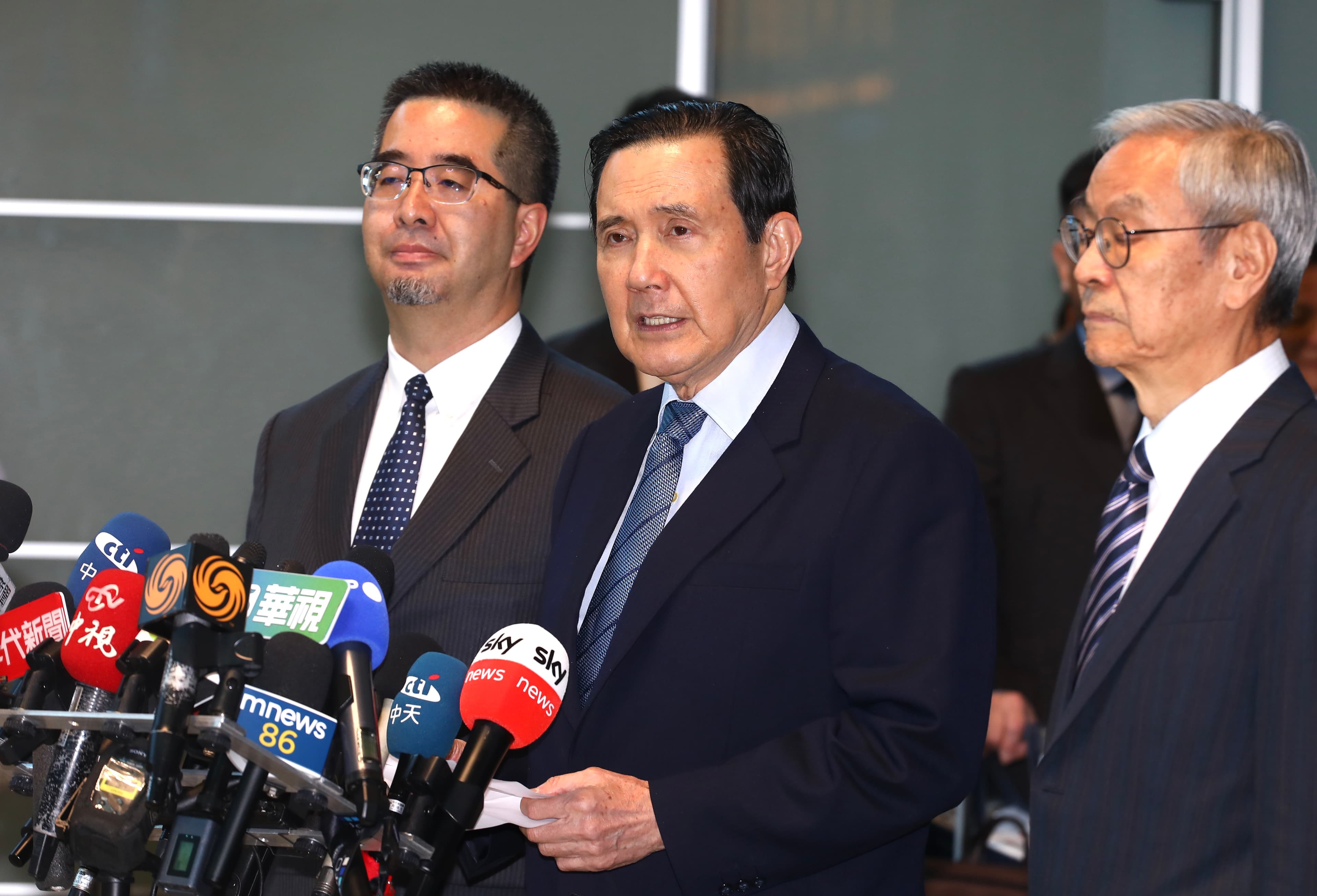 馬英九今在桃園機場發表簡短談話。