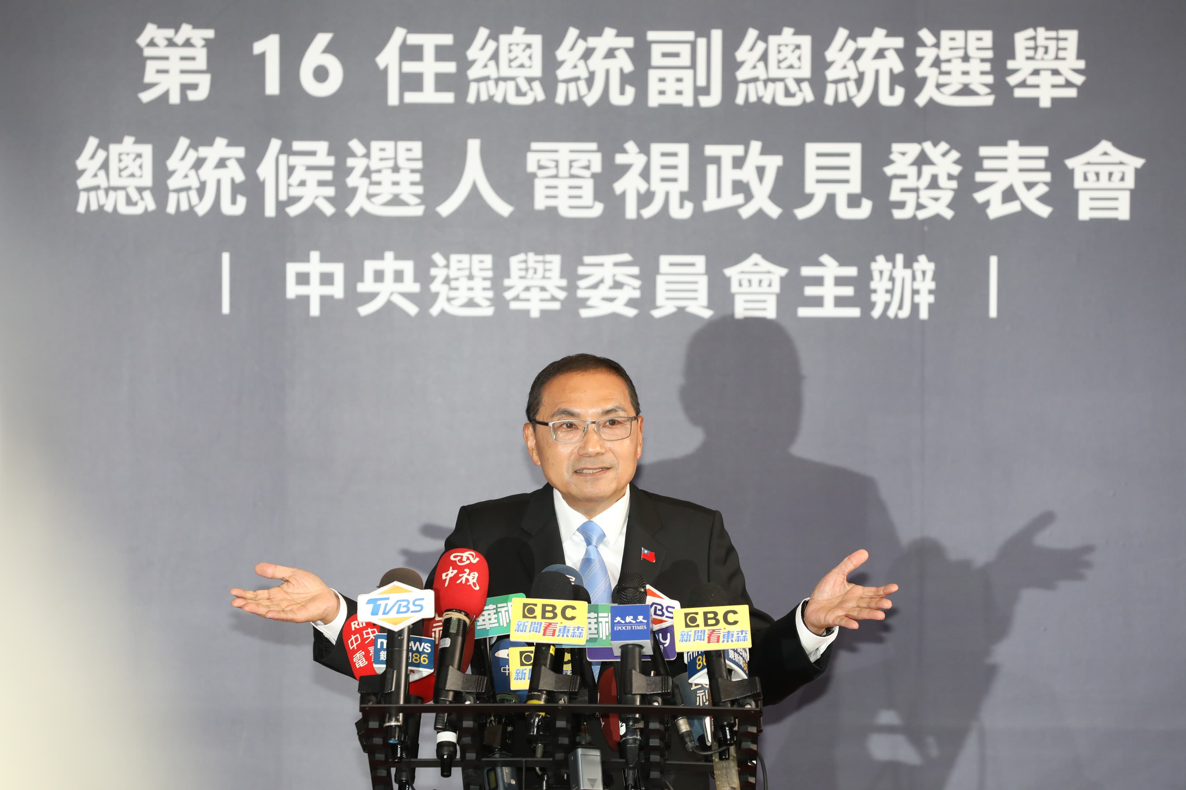 首場總統政見發表會後,侯友宜接受媒體訪問。