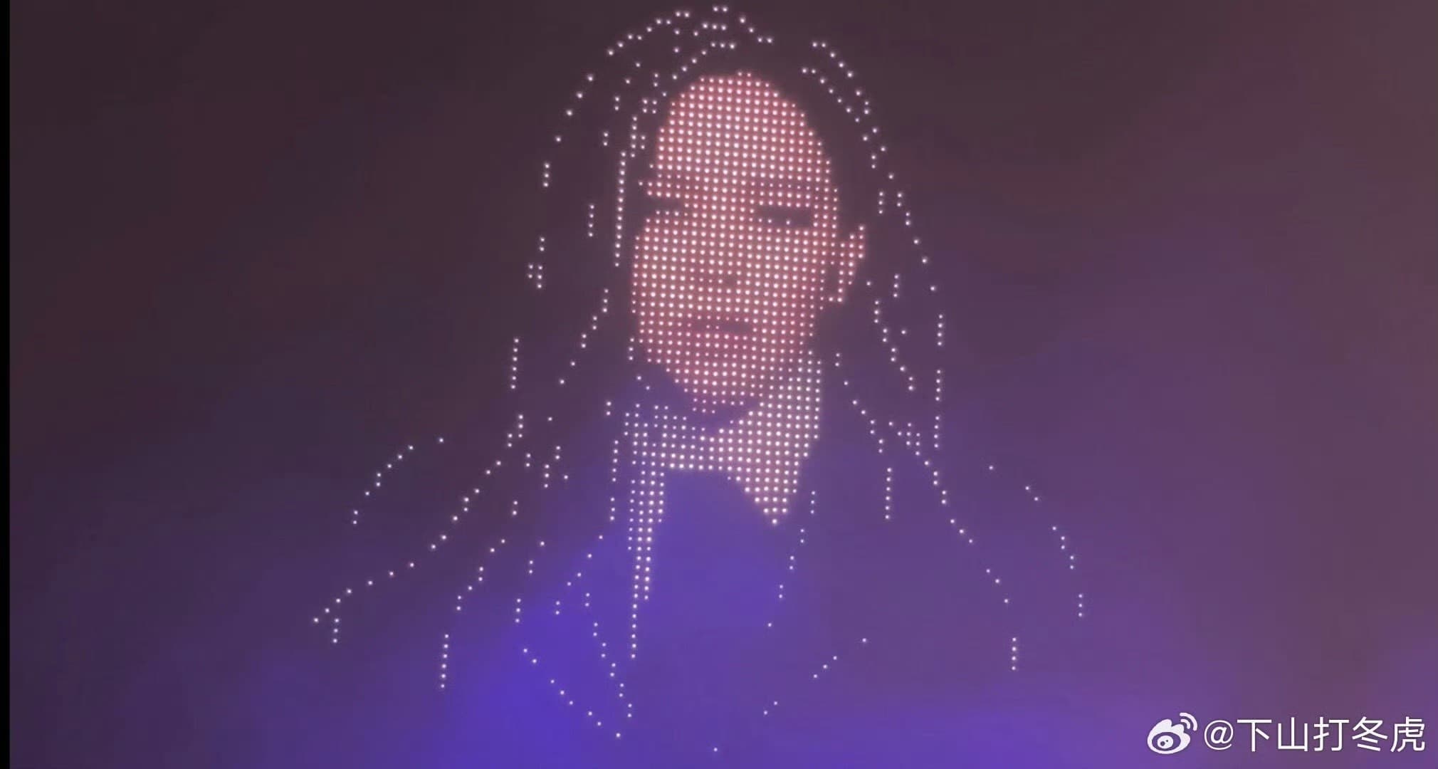 《ASMR》巡迴演唱會在江西南昌收官,當時還出現無人機表演。(翻攝自微博)
