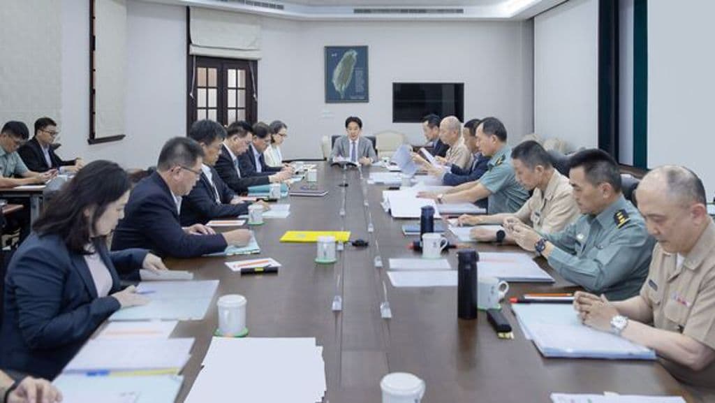 因應中東局勢,賴清德19日與國防部、國安團隊召開例行軍事會談。(總統府提供)