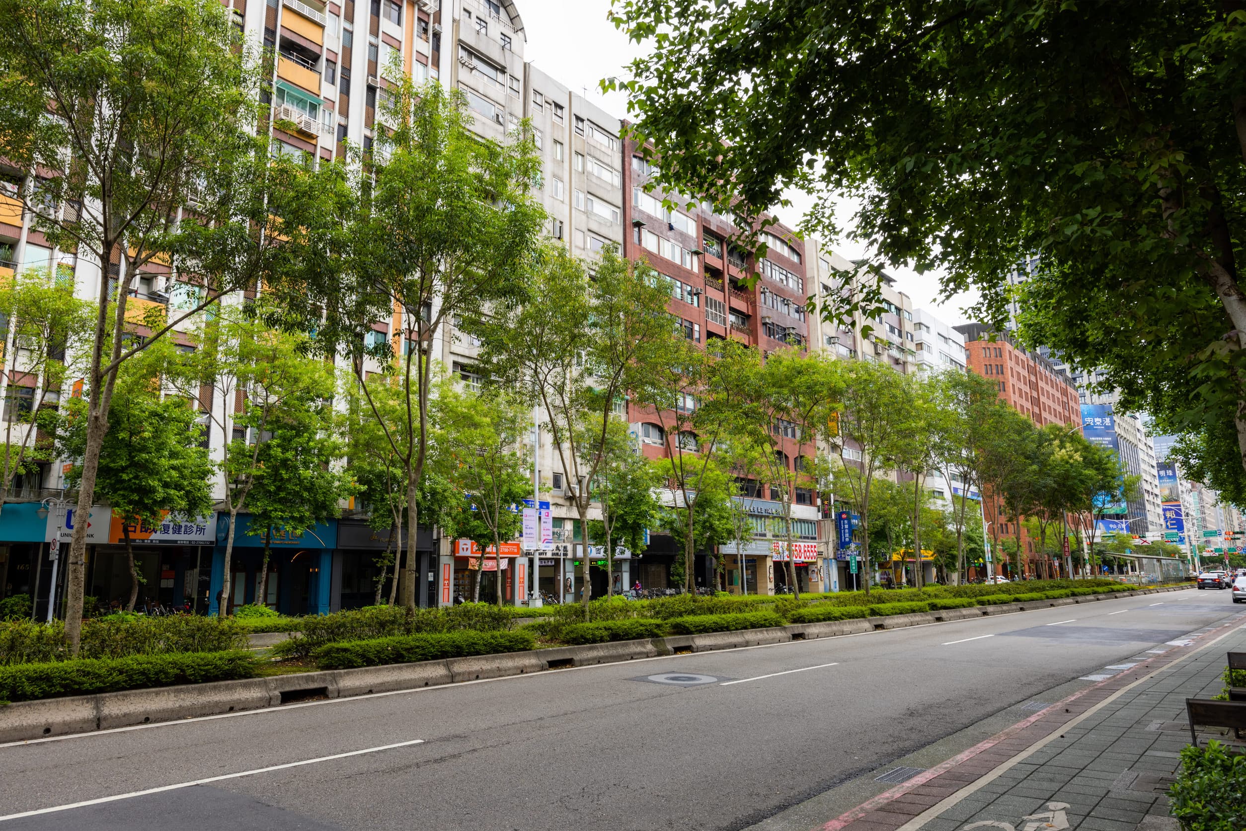 台北市不少屋齡較高的老公寓,近年因水電、防水與管線更新等翻修需求增加,也讓裝潢與修繕成本成為不少雙薪在購屋時的重要考量。(123圖庫)