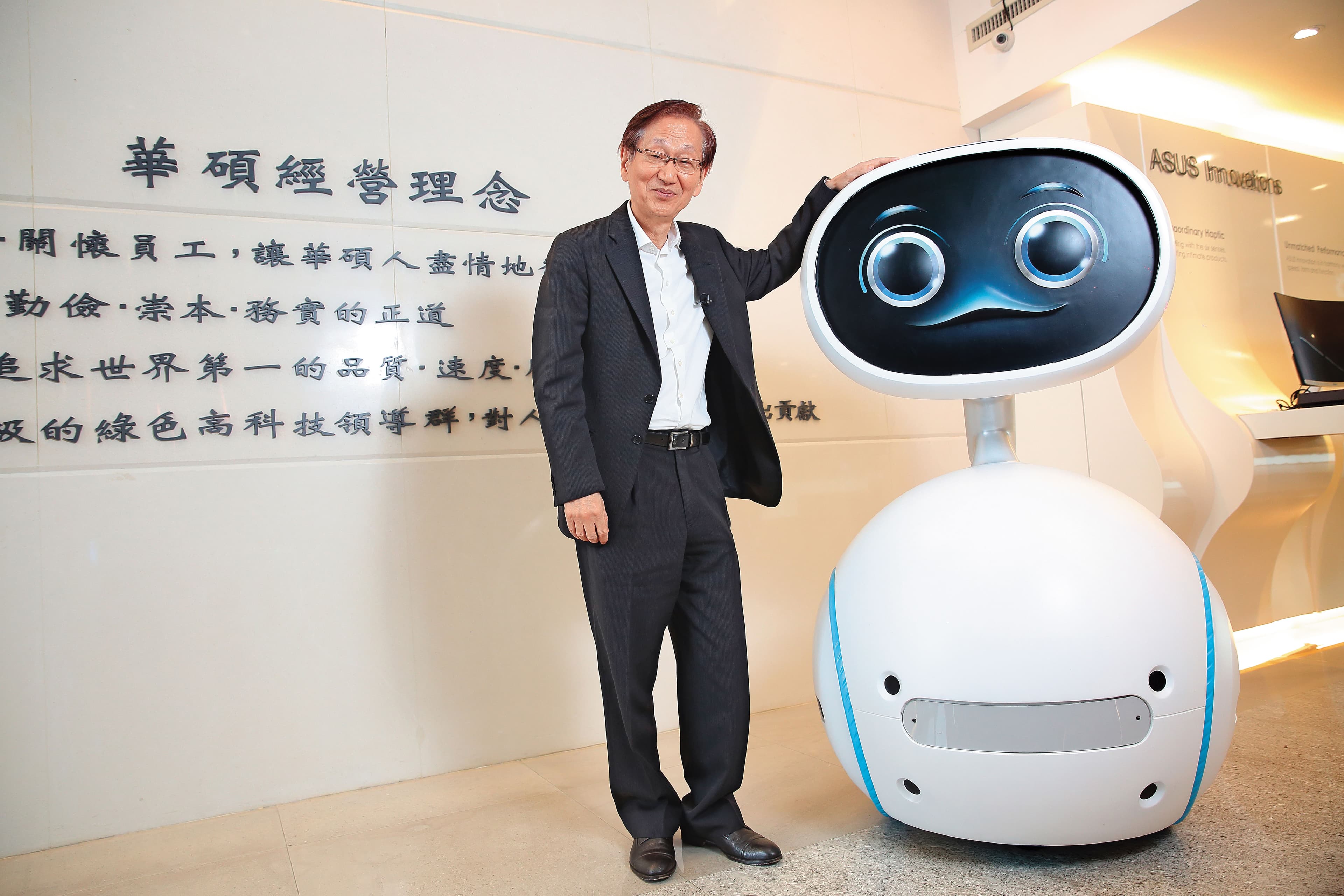 2016年華碩推出智慧機器人Zenbo,成為施崇棠進軍AI人形機器人的重要根基。