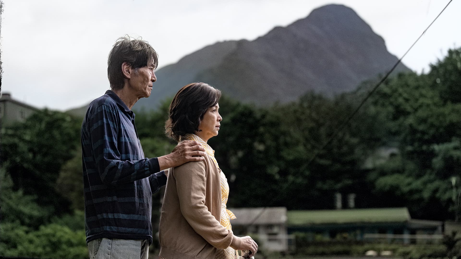 喜翔(左)和楊貴媚(右)在《春行》飾演相依為命、愛鬥嘴的老夫妻。(台北電影節提供)