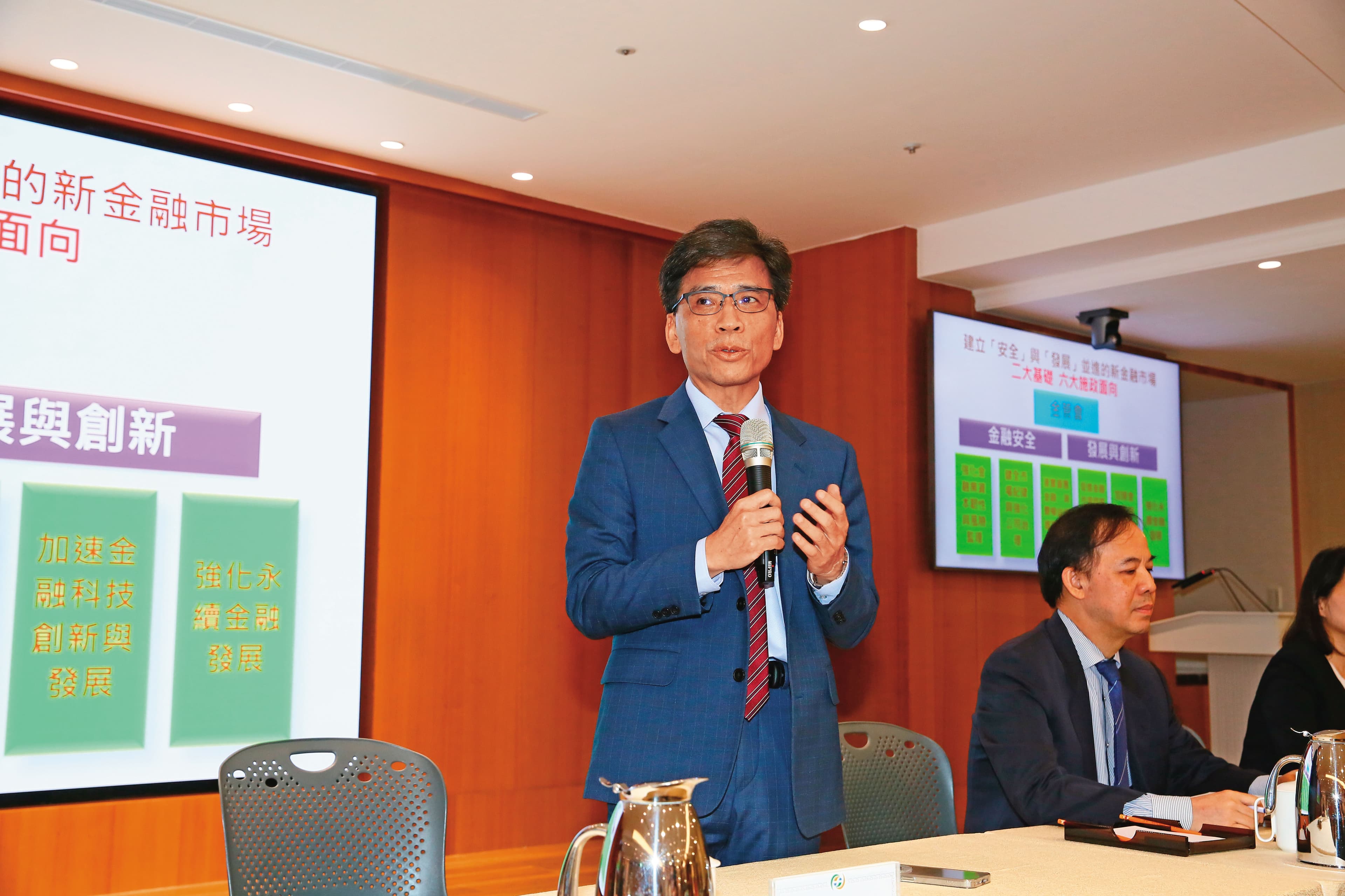 新新併要過關除了需獲得股東會同意外,關鍵是金管會態度。圖為金管會主委彭金隆。