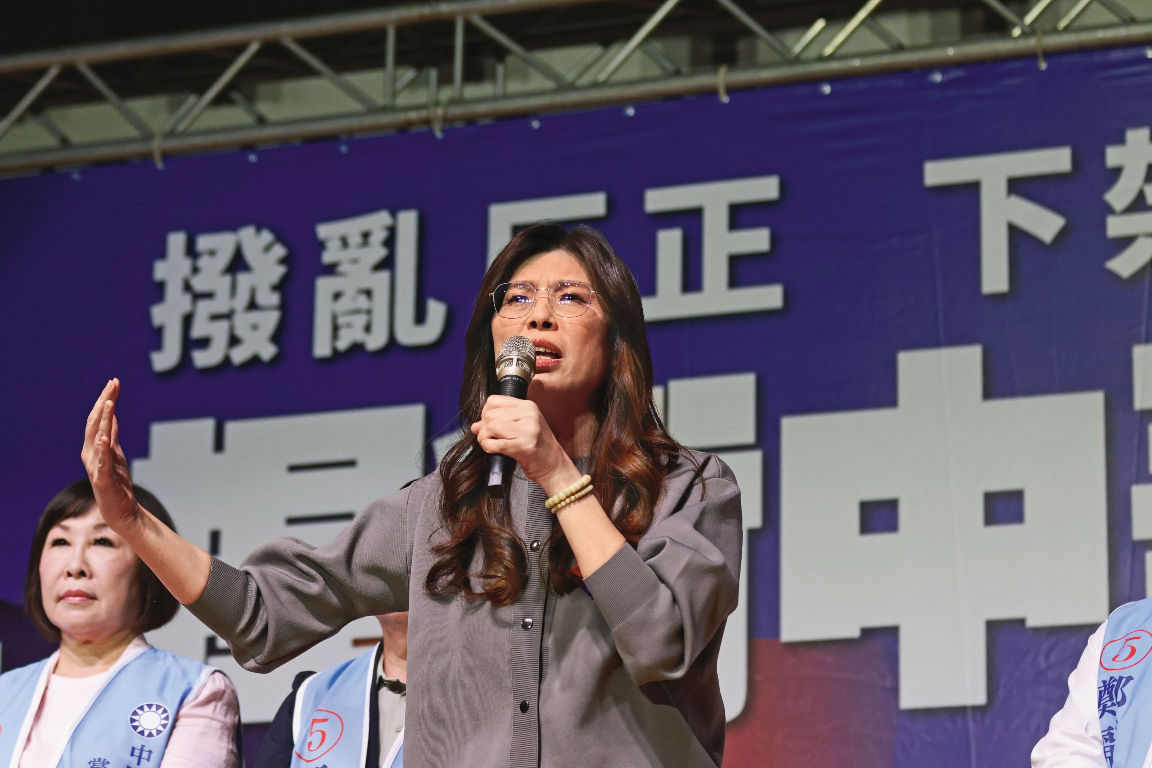 鄭麗文不只獲黨內親中派支持,連網路社群都出現境外勢力支持。(鏡報劉耀勻)