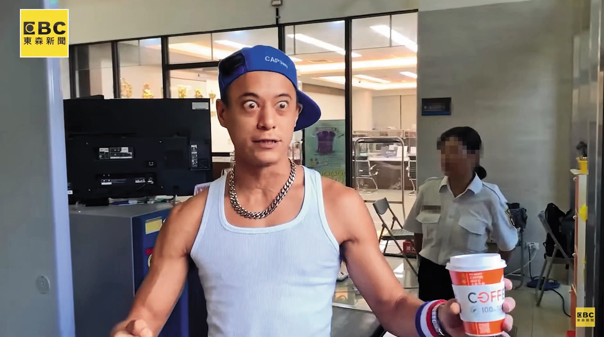 蔣友青上個月現身地檢署,突然對媒體咆哮自己遭到威脅,所以來提告。(翻攝自東森新聞)