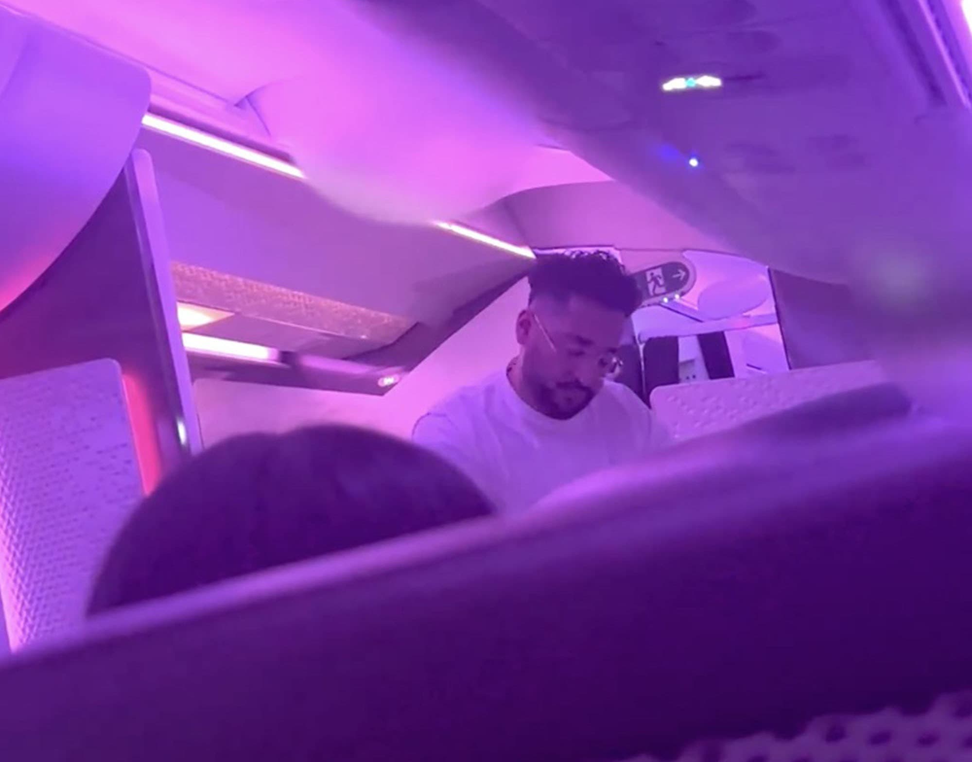 伊夫提卡爾2023年在飛機上喝醉失態,恐嚇空服員。(翻攝紐約郵報)