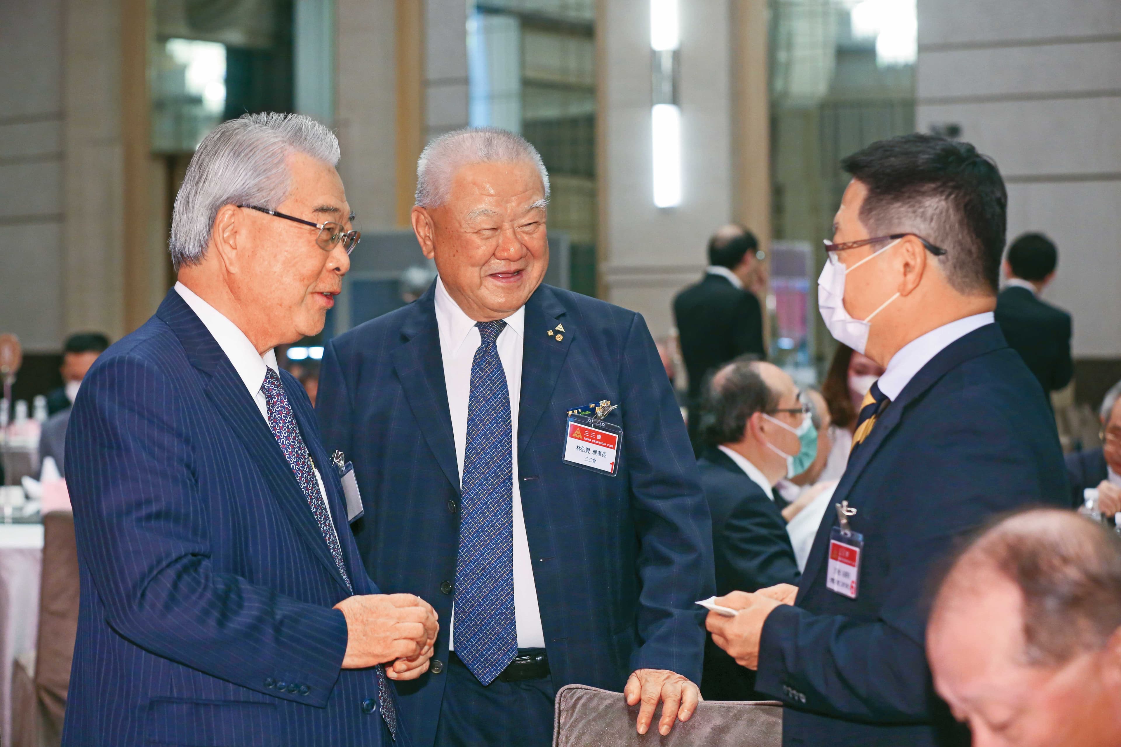 傳產、中小電子也是受災戶，三三會理事長林伯豐（中）說很多企業會大虧損。
