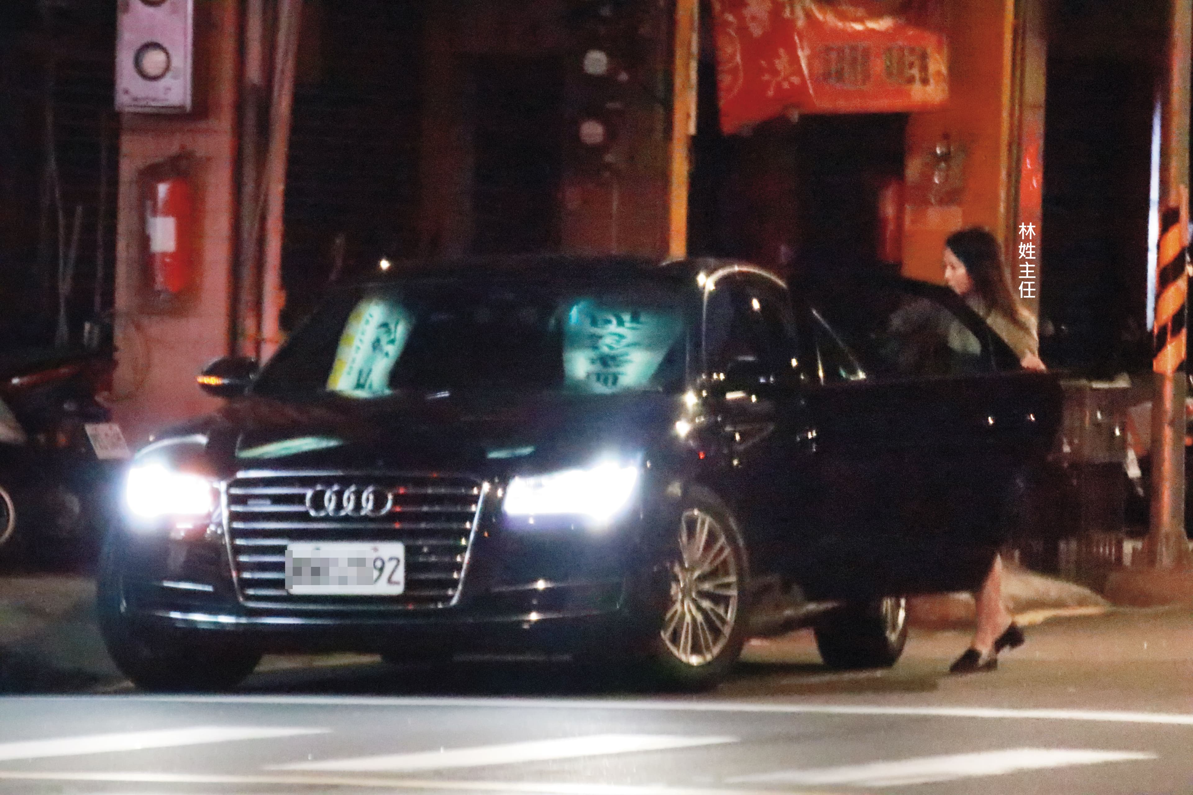 06:15 江啟臣座車駛抵後林姓主任上車。
