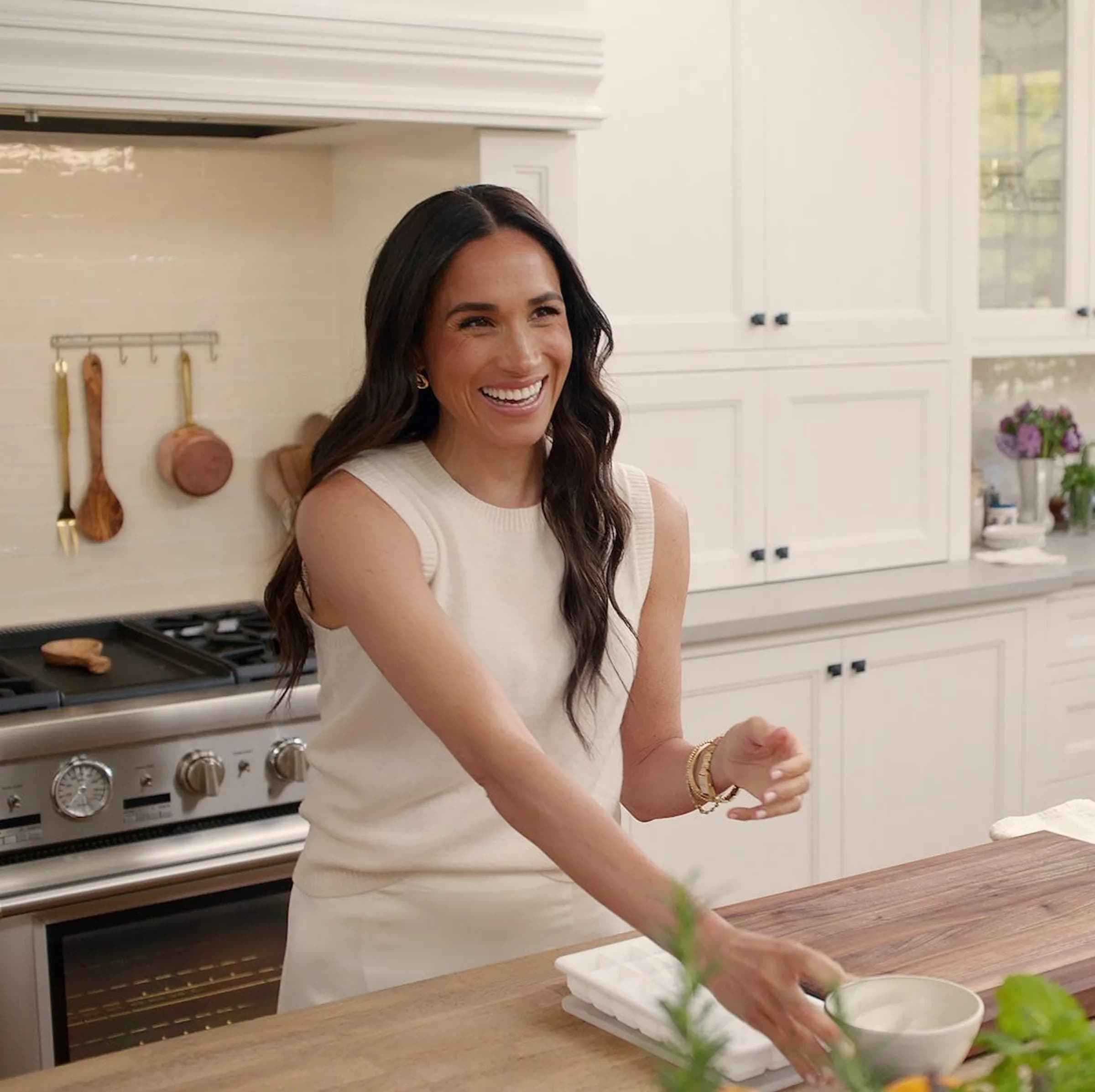 梅根拍攝《愛你的梅根》,還順勢推出生活風格品牌「As Ever」。(翻攝Netflix)